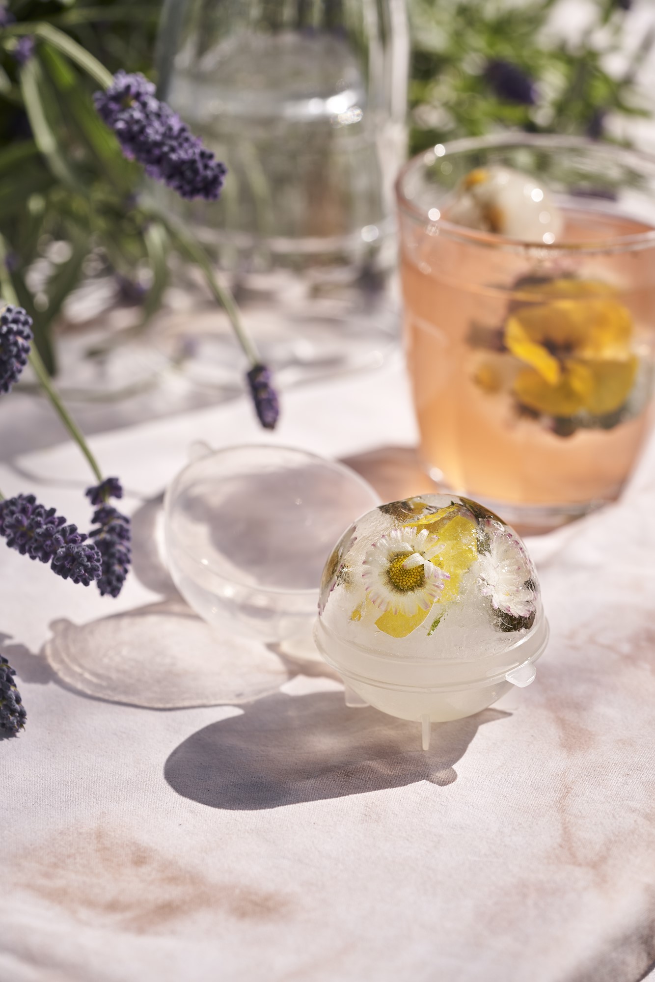 Round ice cube moulds Silicone/polypropylene. 5 cm. 4 pcs.