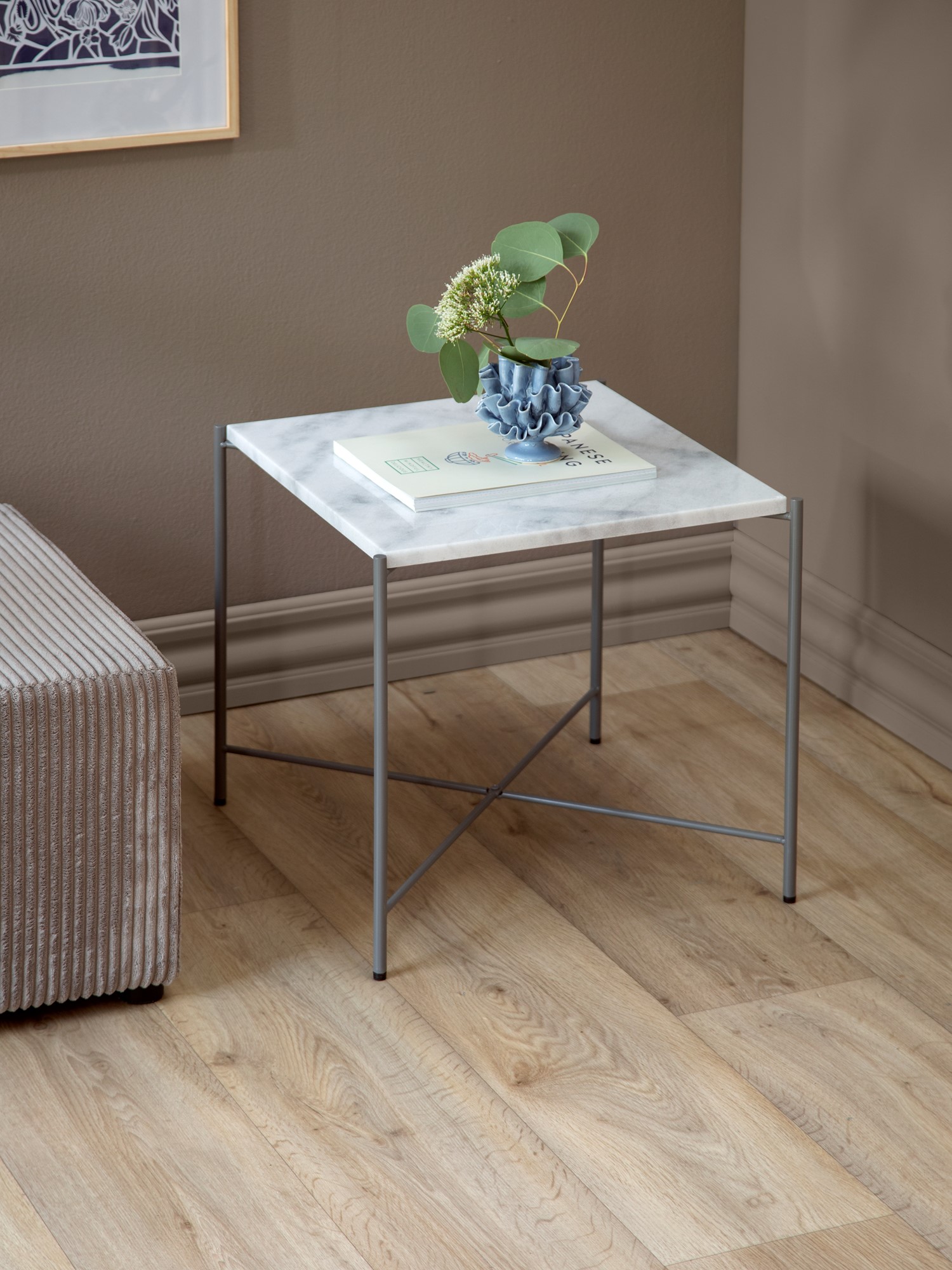 Side table Marble/iron. 40 x 40 x 40 cm.