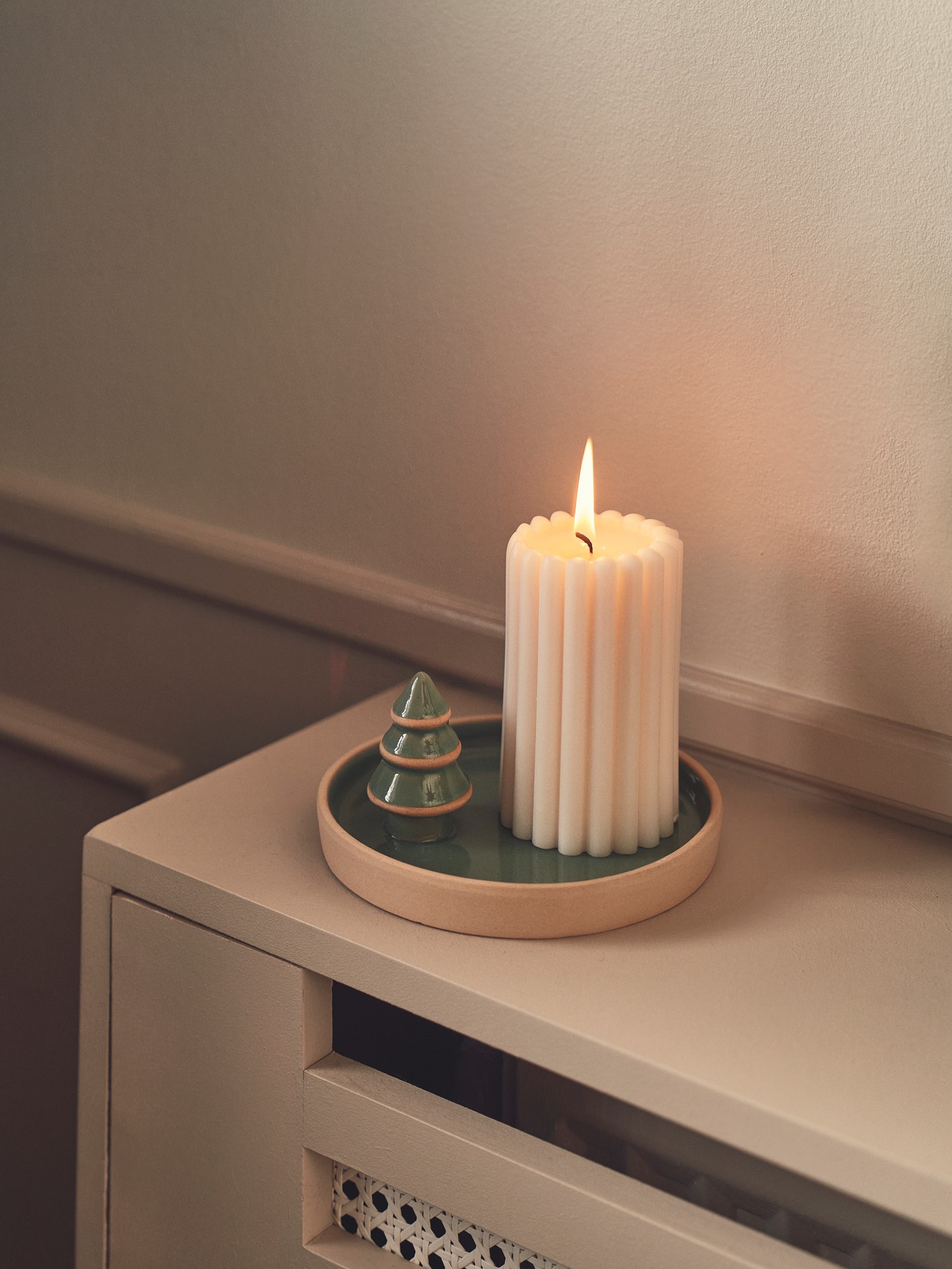 Pillar candle Paraffin/stearin/cotton. Ø7 x 13 cm.