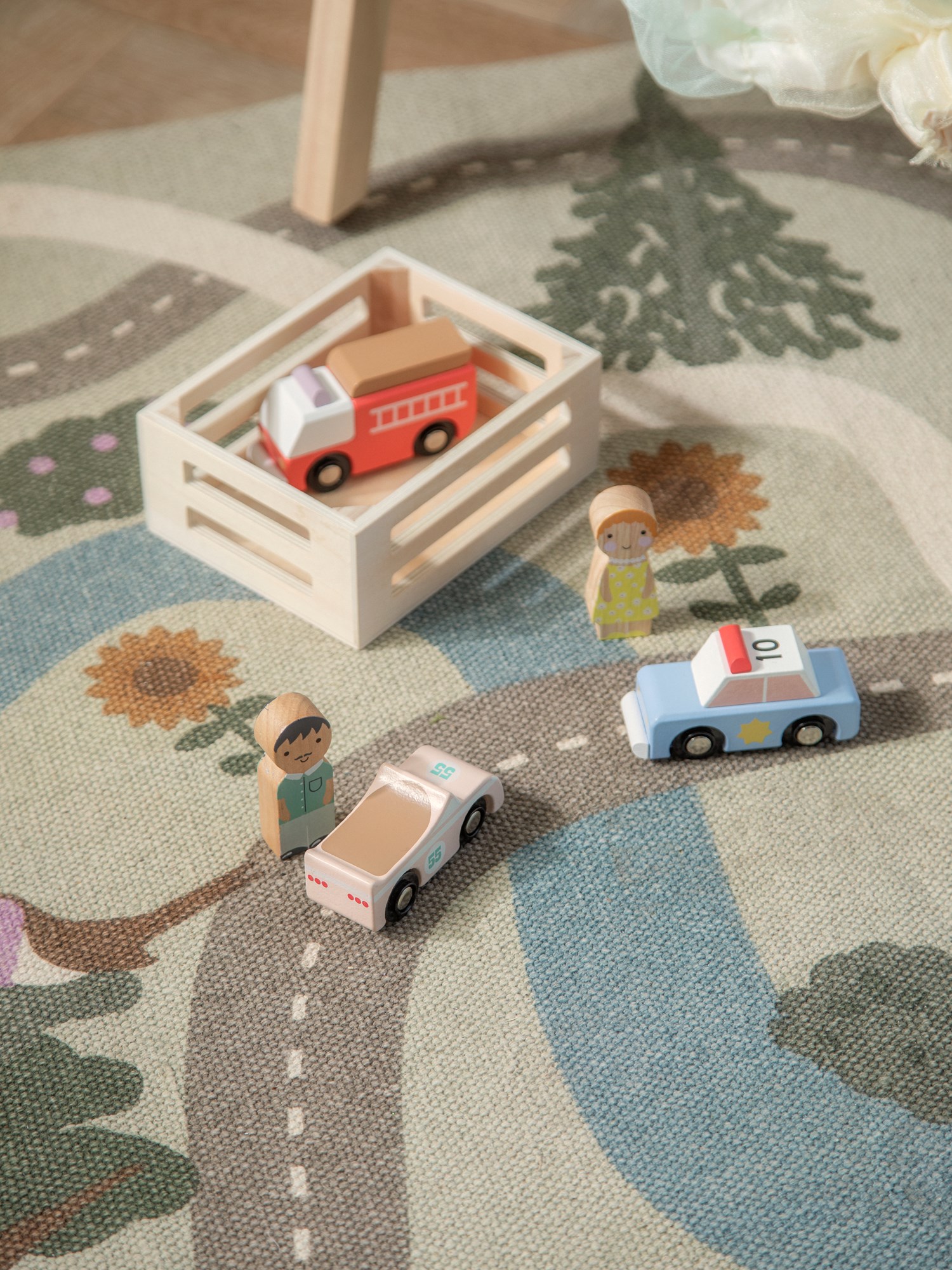 Toy police car MDF/pinewood. 8 x 4 cm.