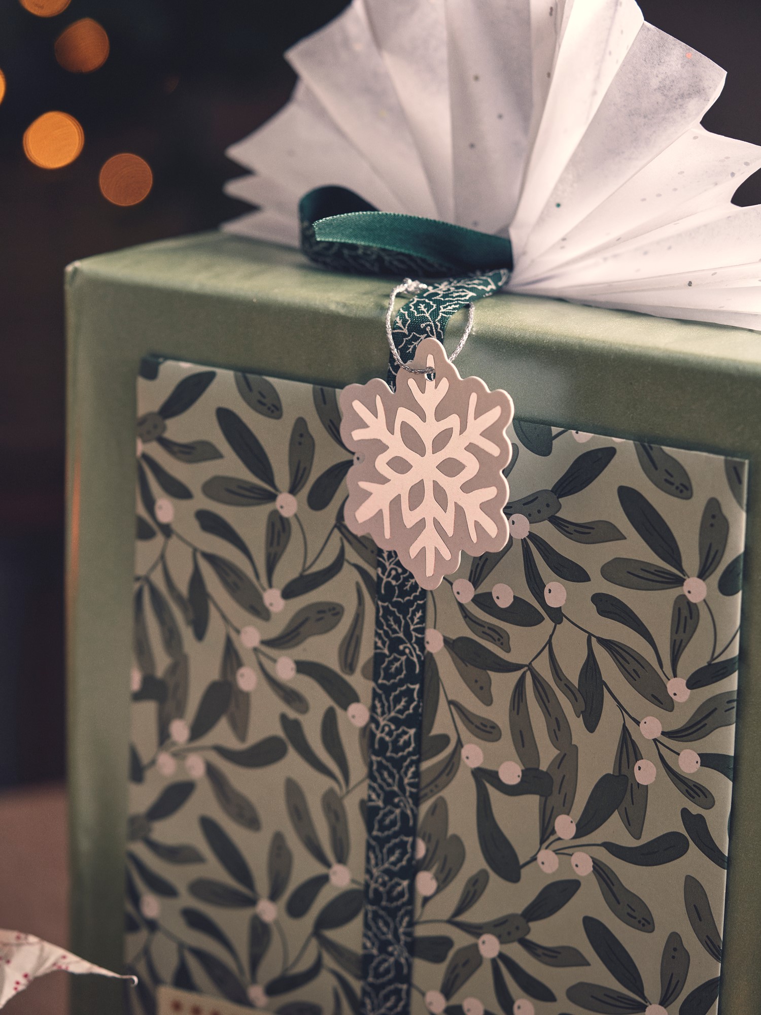 Gift labels Paper. 7.2 x 7.8 cm. 8 pcs.