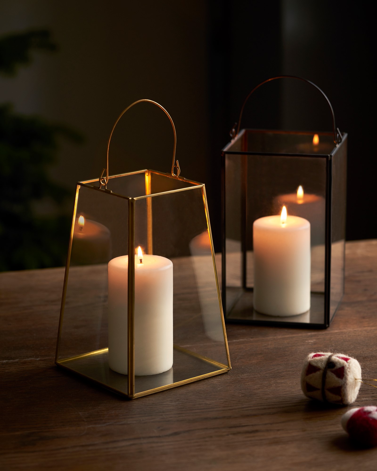 Lantern Glass/metal. 13.5 x 20.5 cm.