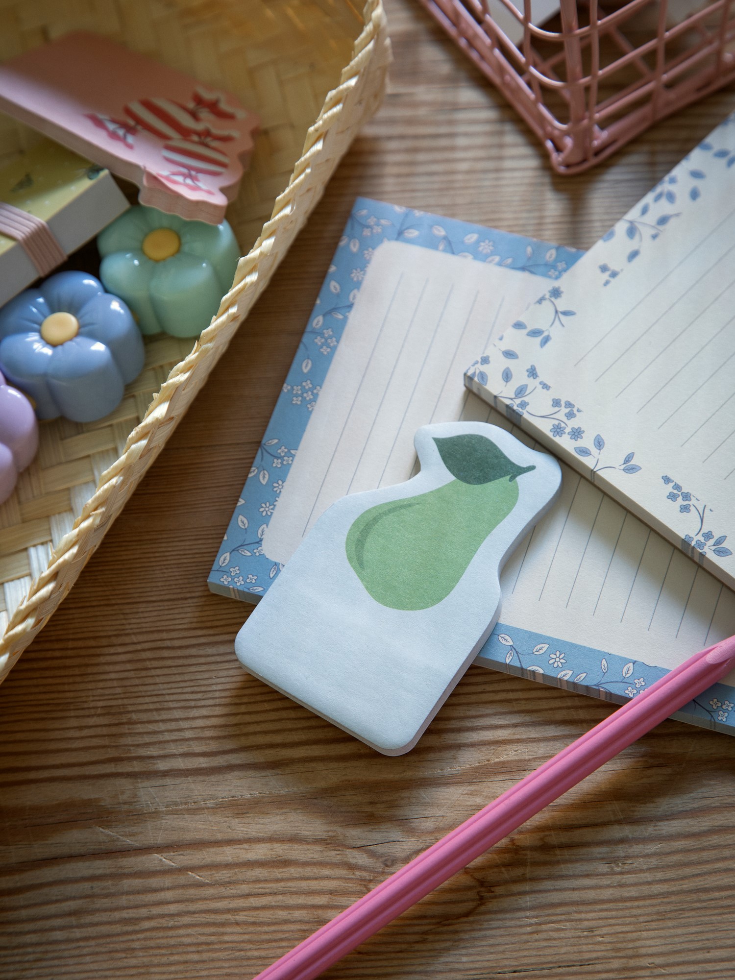 Sticky notes Paper. 6 x 5 cm. 40 sheets.