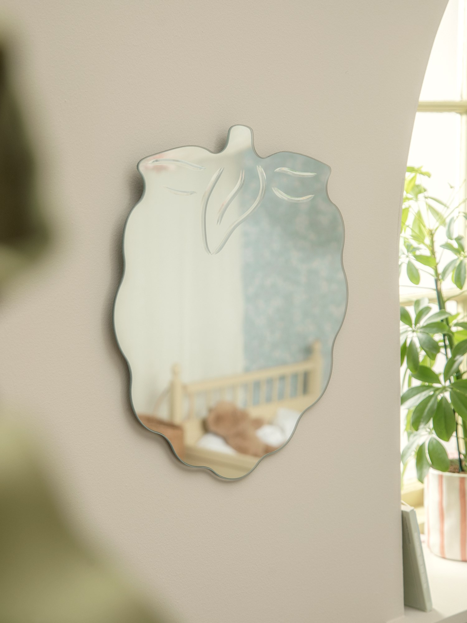 Children's wall mirror 38.2 x 36.4 cm.