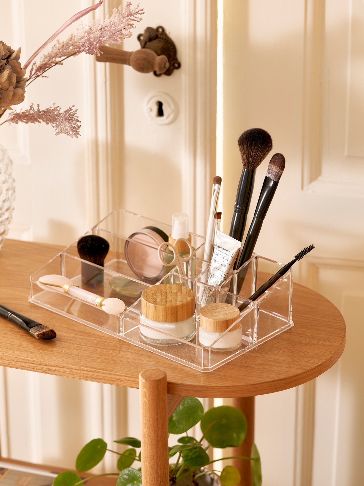 Makeup organiser Polystyrene. 28.5 x 16.5 x 7.3 cm.