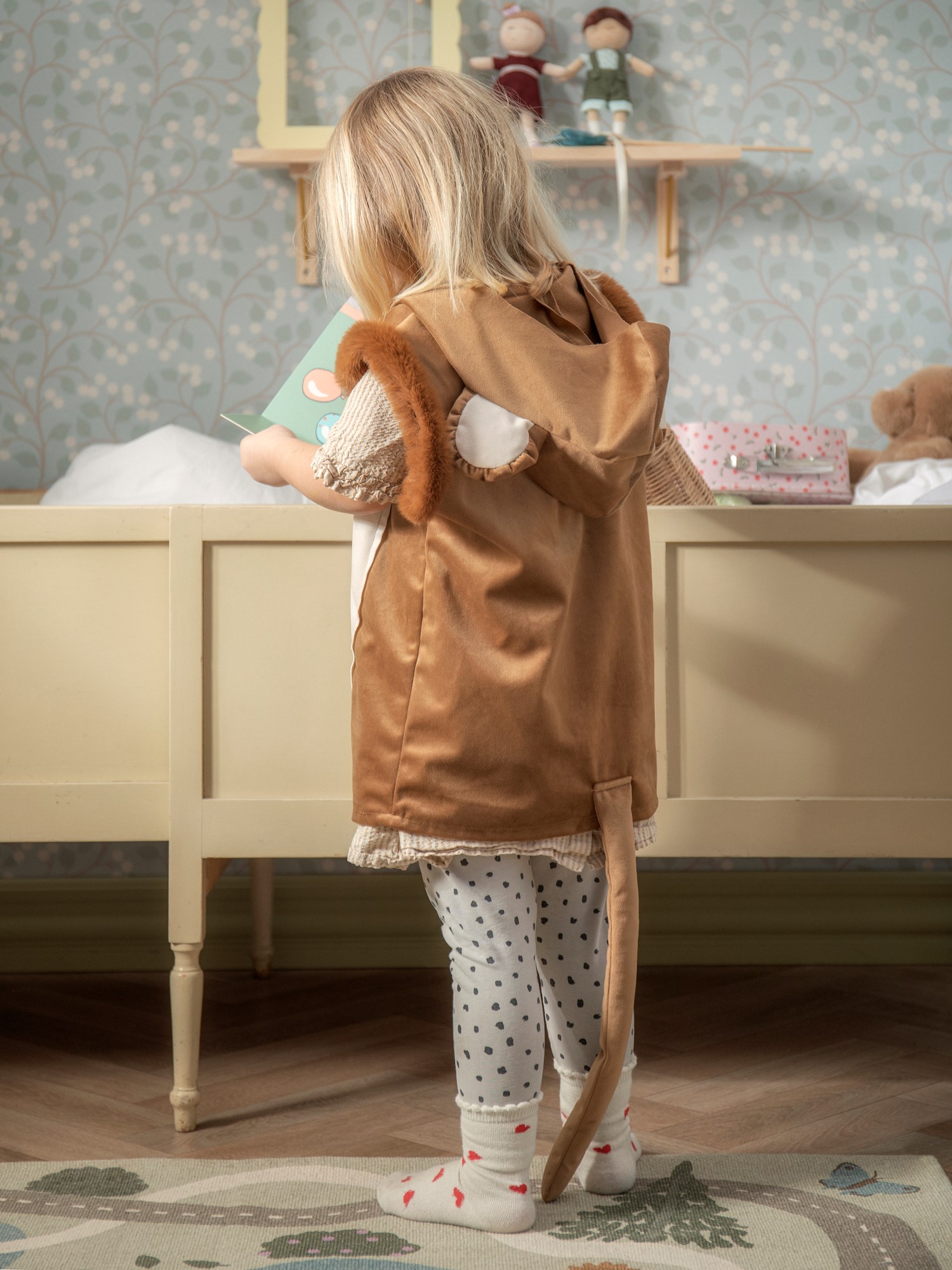 Dress-up vest monkey