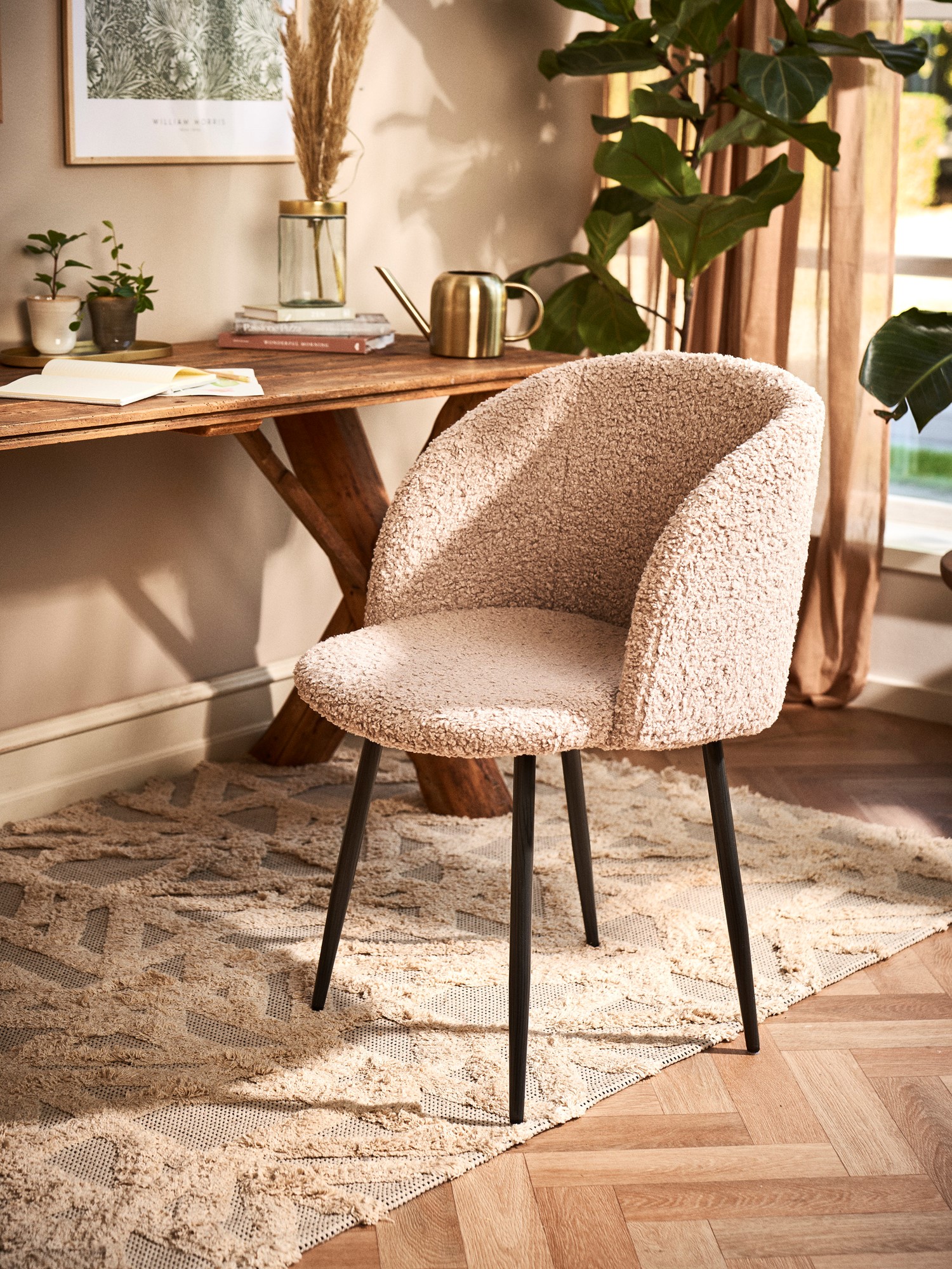 Chair with teddy fabric Polyester/polyurethane/steel. 54 x 47 x 81 cm.