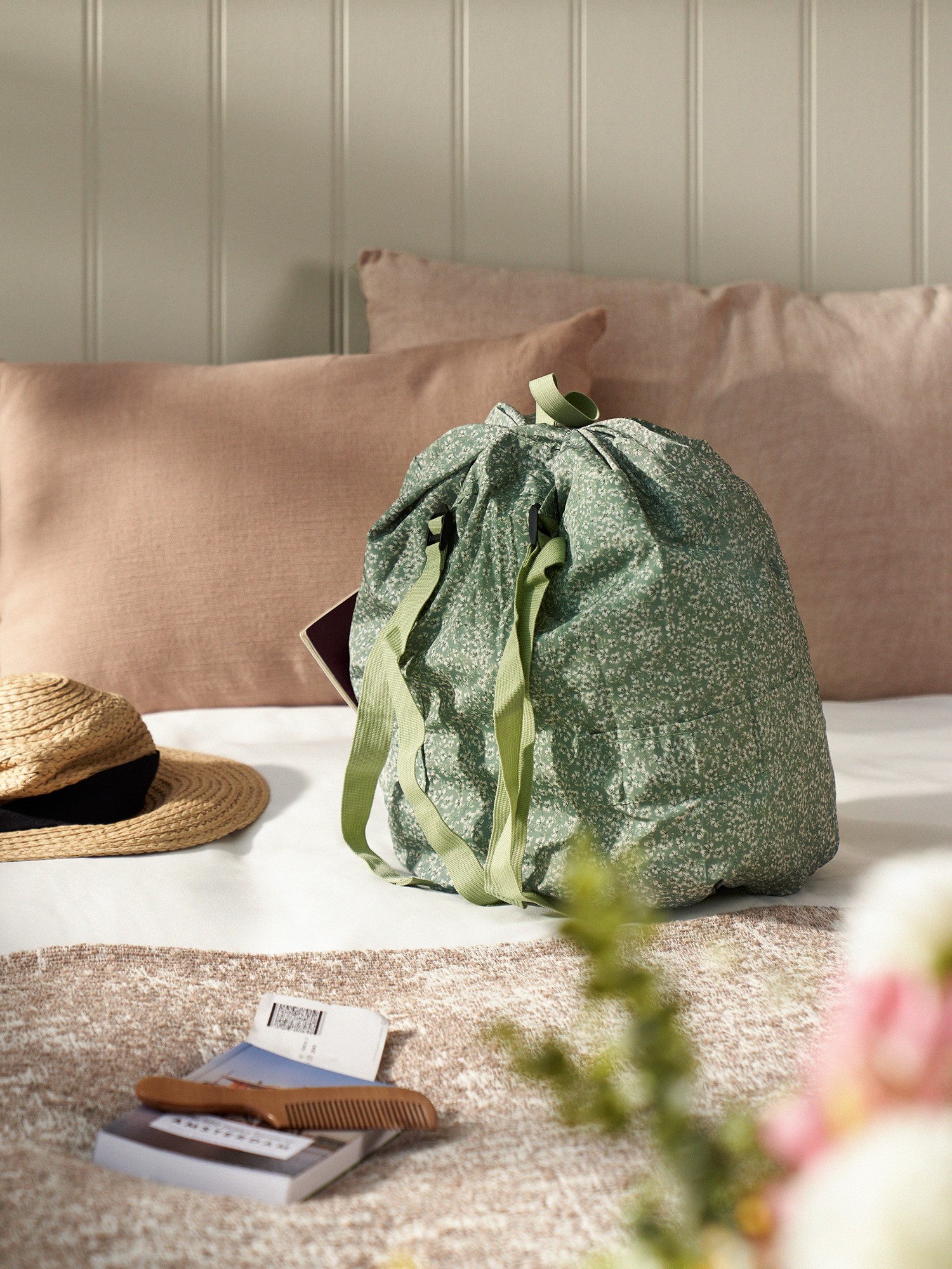 Foldable backpack Polyester. 33 x 42 x 22/15 x 10 cm.