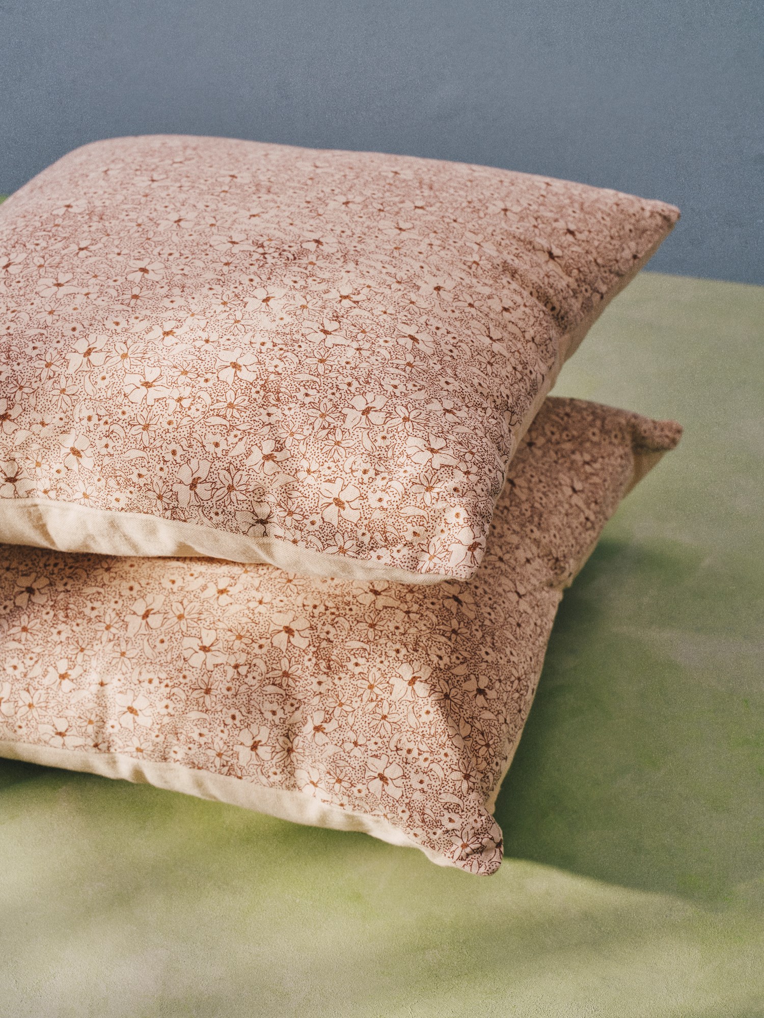 Decorative cushion 45 x 45 cm.