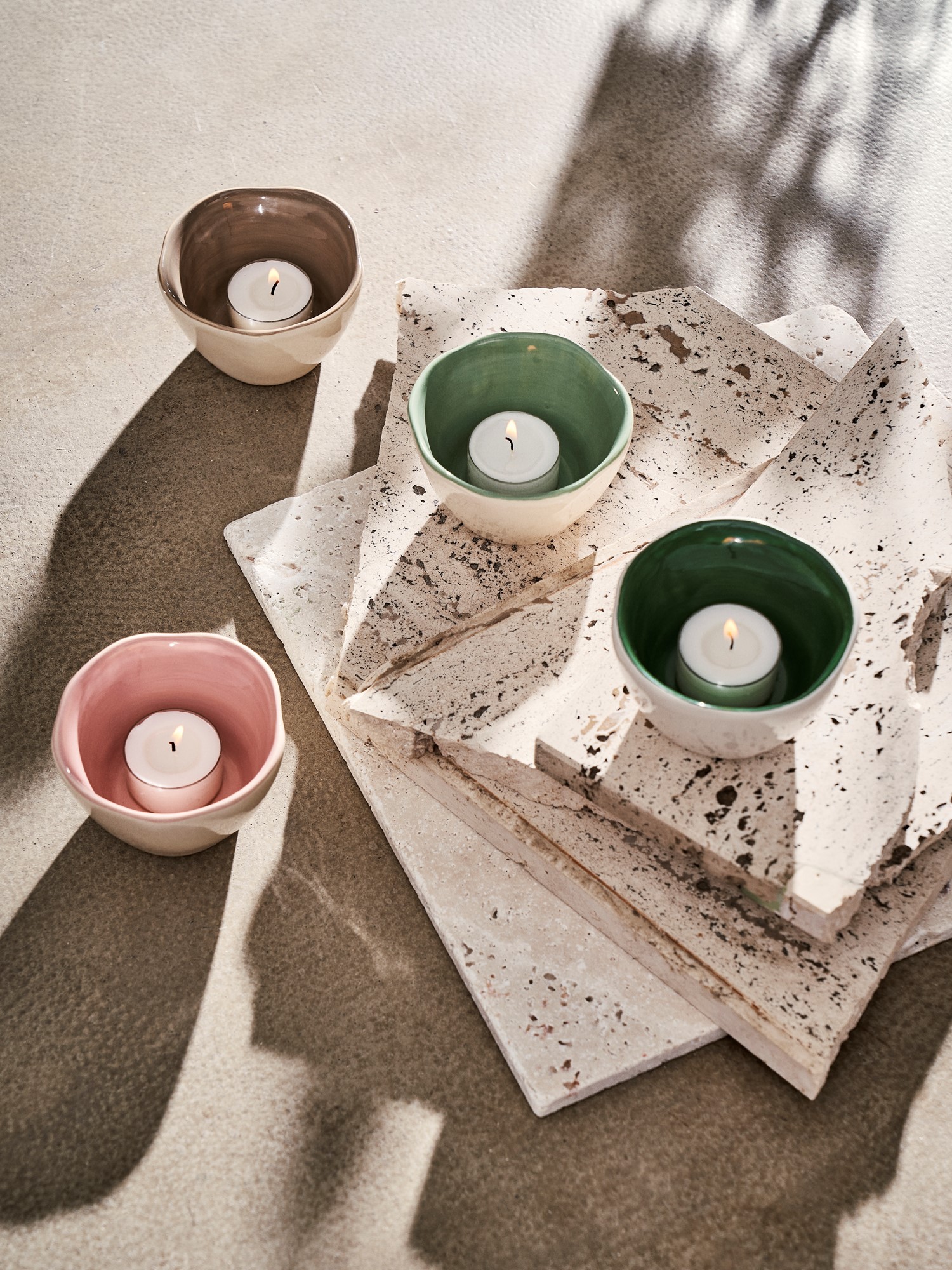 Tealight holder Stoneware. Ø9.2 x 5.8 cm.