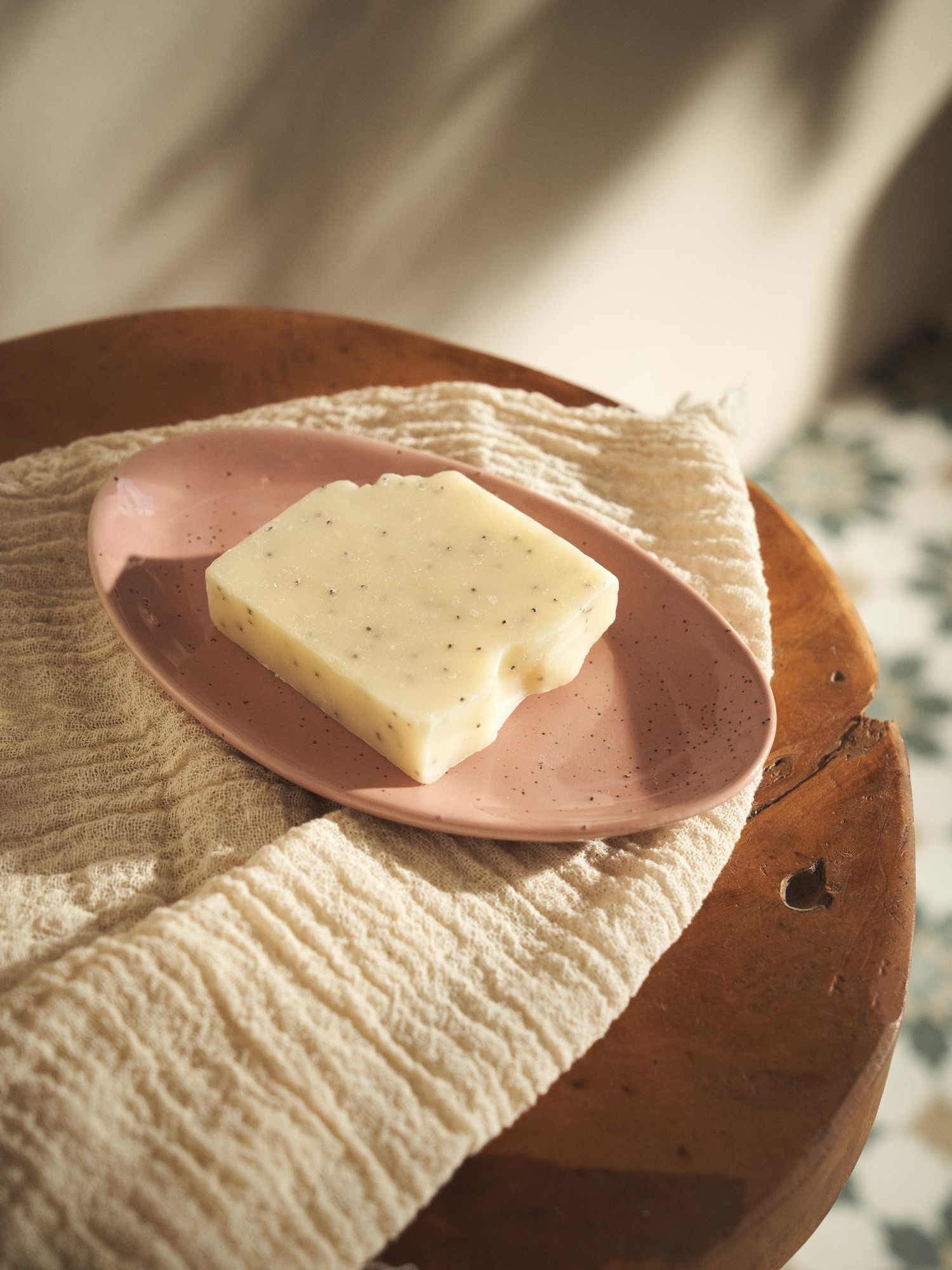 Decorative bowl Stoneware. 16.4 x 10 x H2.1 cm.