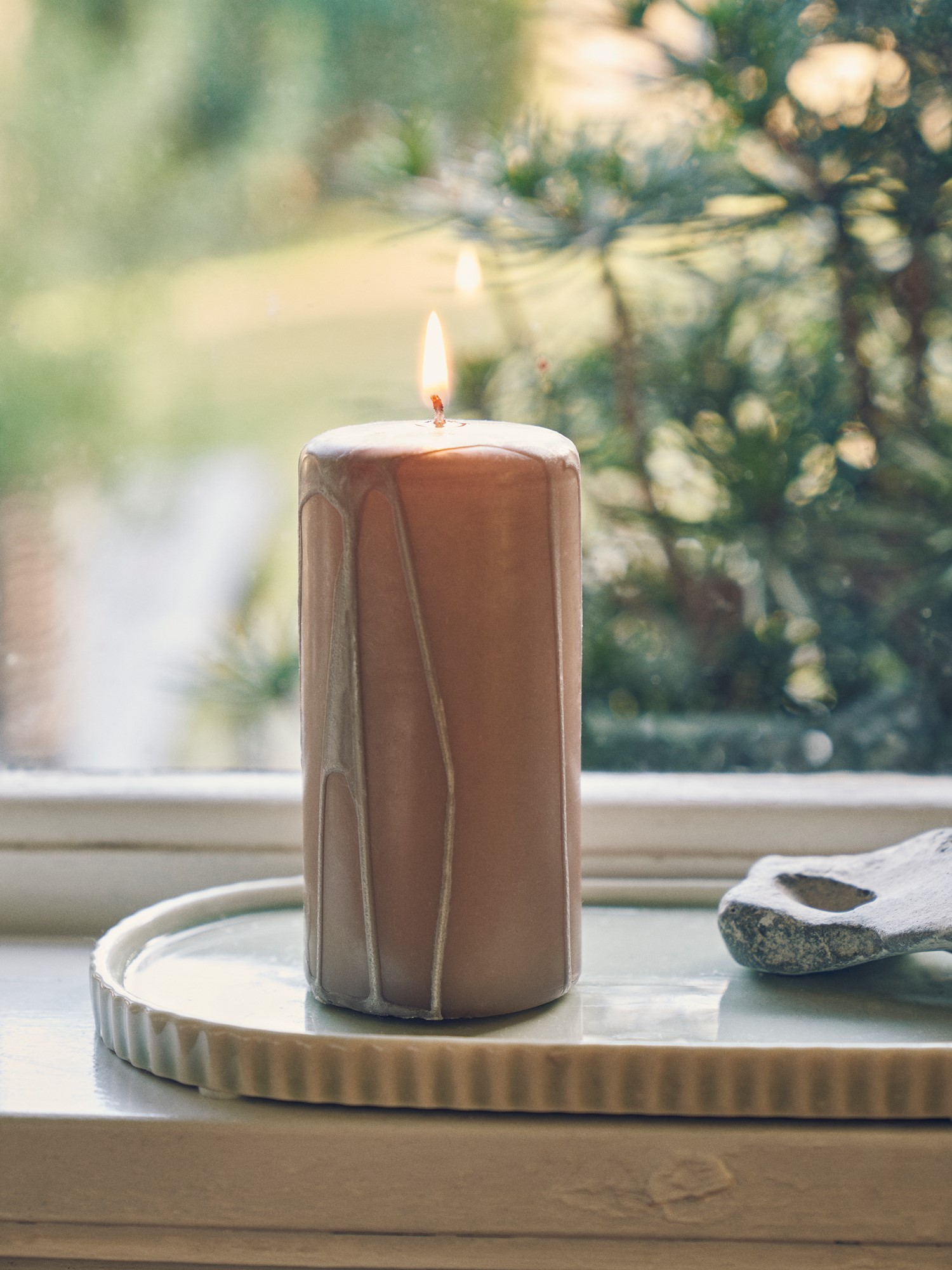 Pillar candle Paraffin. Ø5.8 x 12 cm. 39 hours.