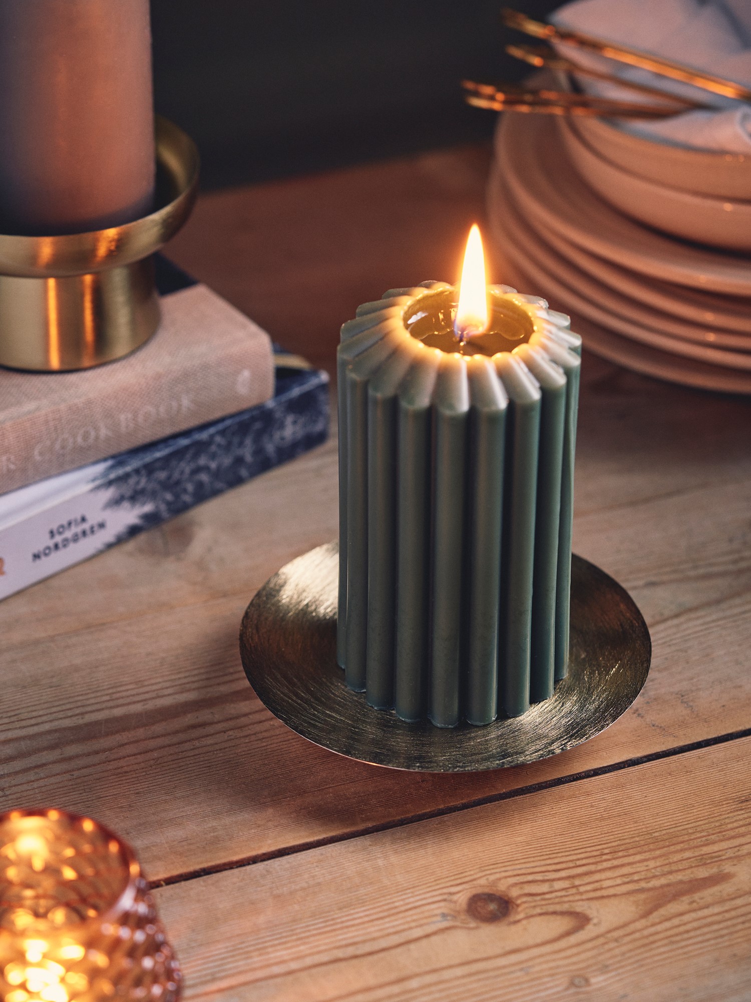 Candleholder with spike Iron. Ø12.5 x 2 cm.