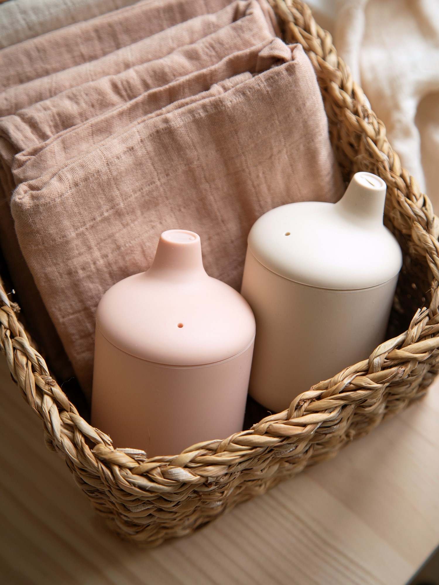 Sippy cup Food-grade silicone. 175 ml. 6+ months.