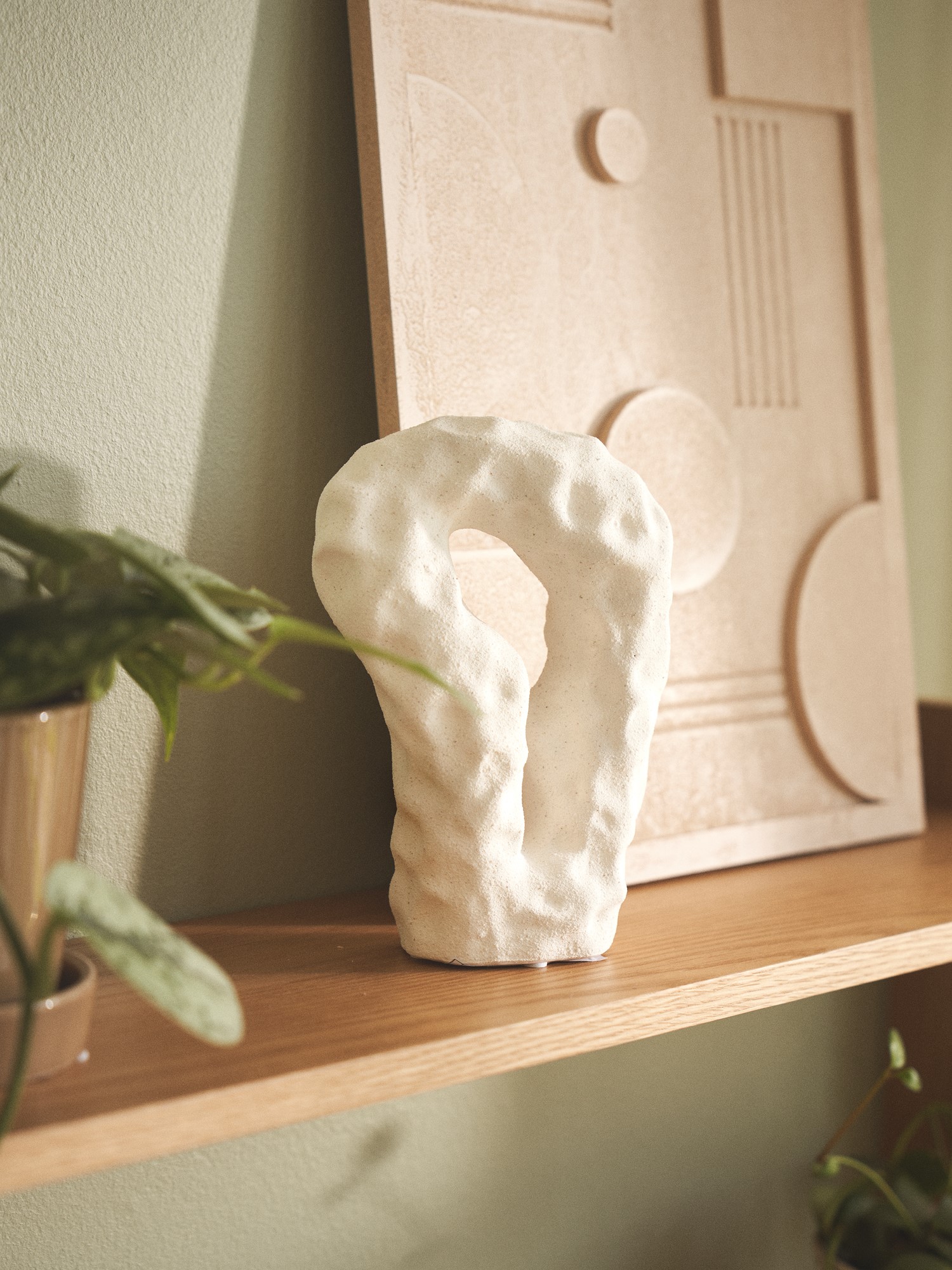 Decorative figurine Porcelain. 13 x 8 x 15 cm.