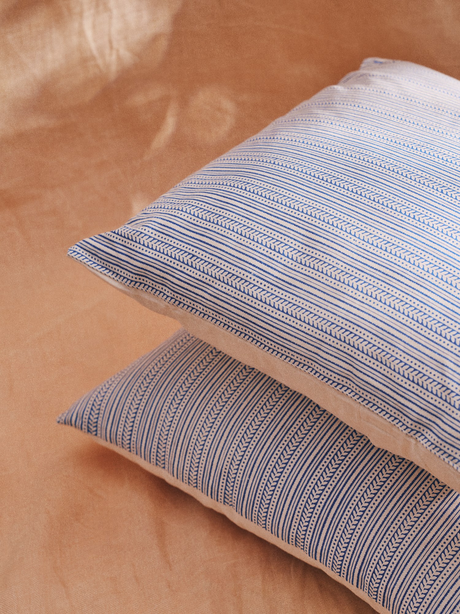 Decorative cushion 45 x 45 cm.