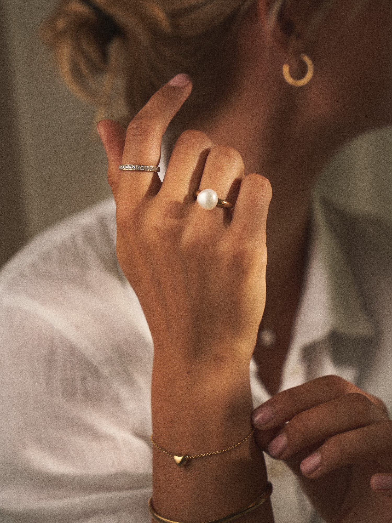 Crown ring S 14k gold-plated stainless steel/cubic zirkonia. Ø17 mm.