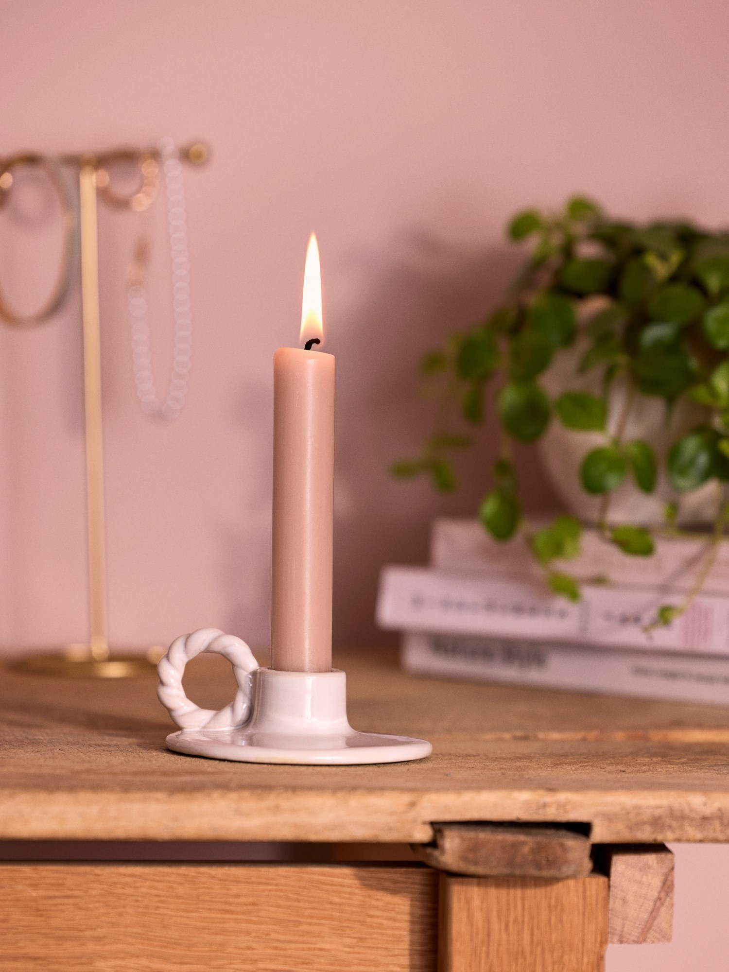 Candleholder Stoneware. Ø9 x 4.1 cm.