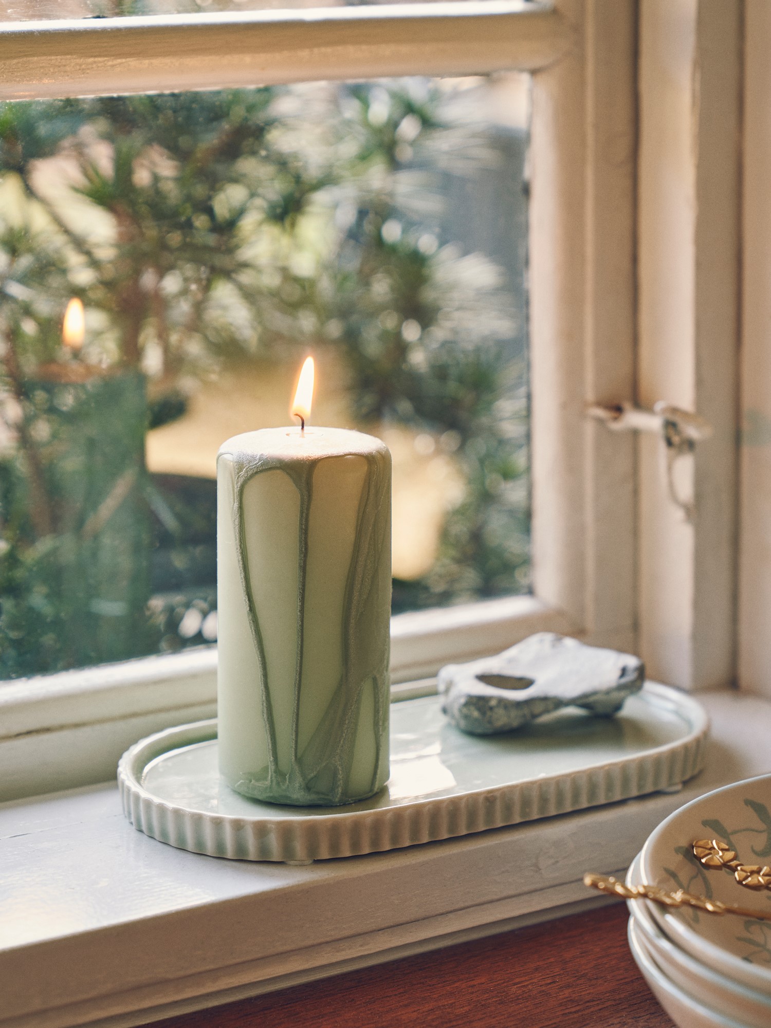 Pillar candle Paraffin. Ø5.8 x 12 cm. 39 hours.