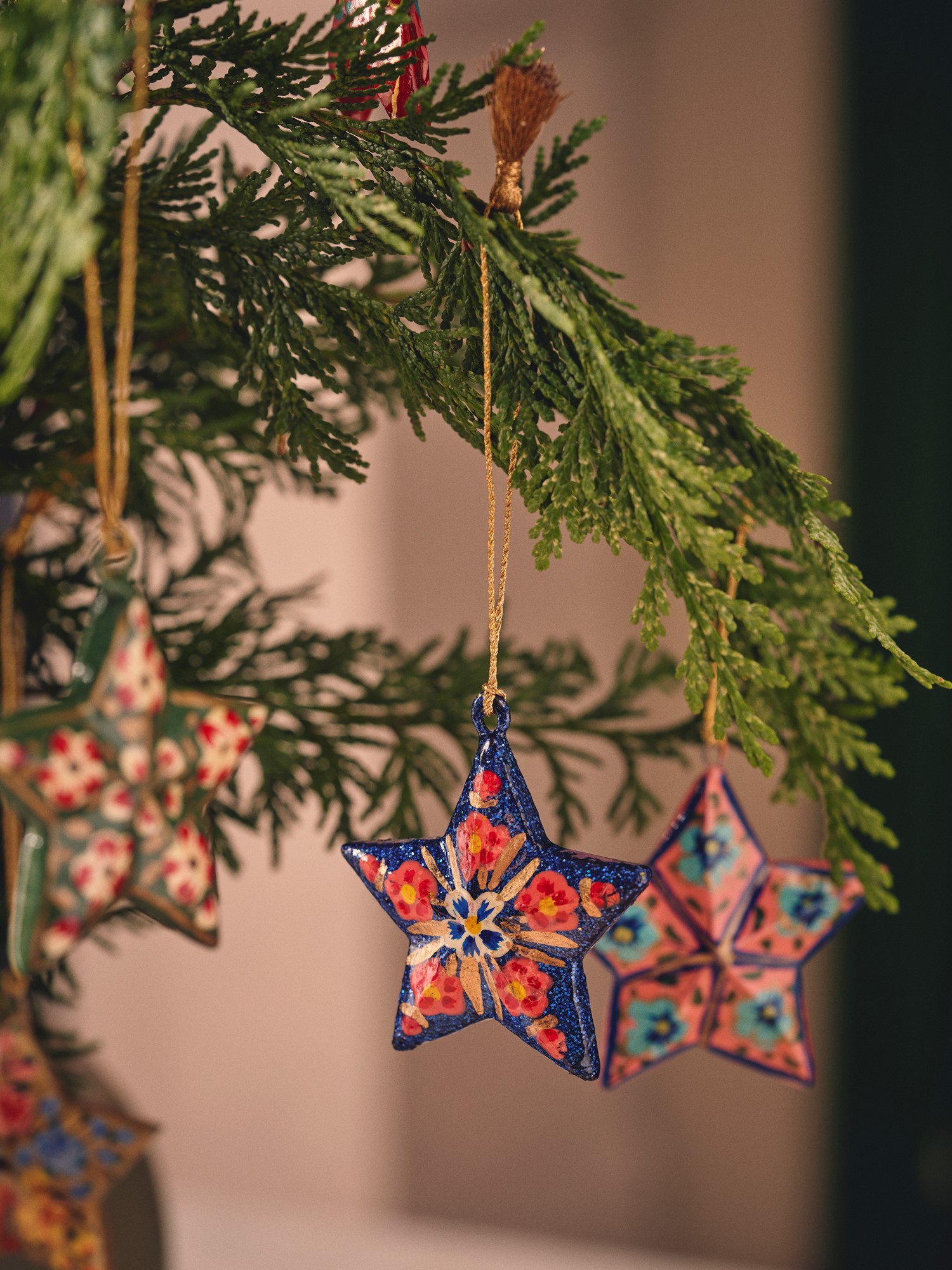 Star ornament Paper. 6 cm.