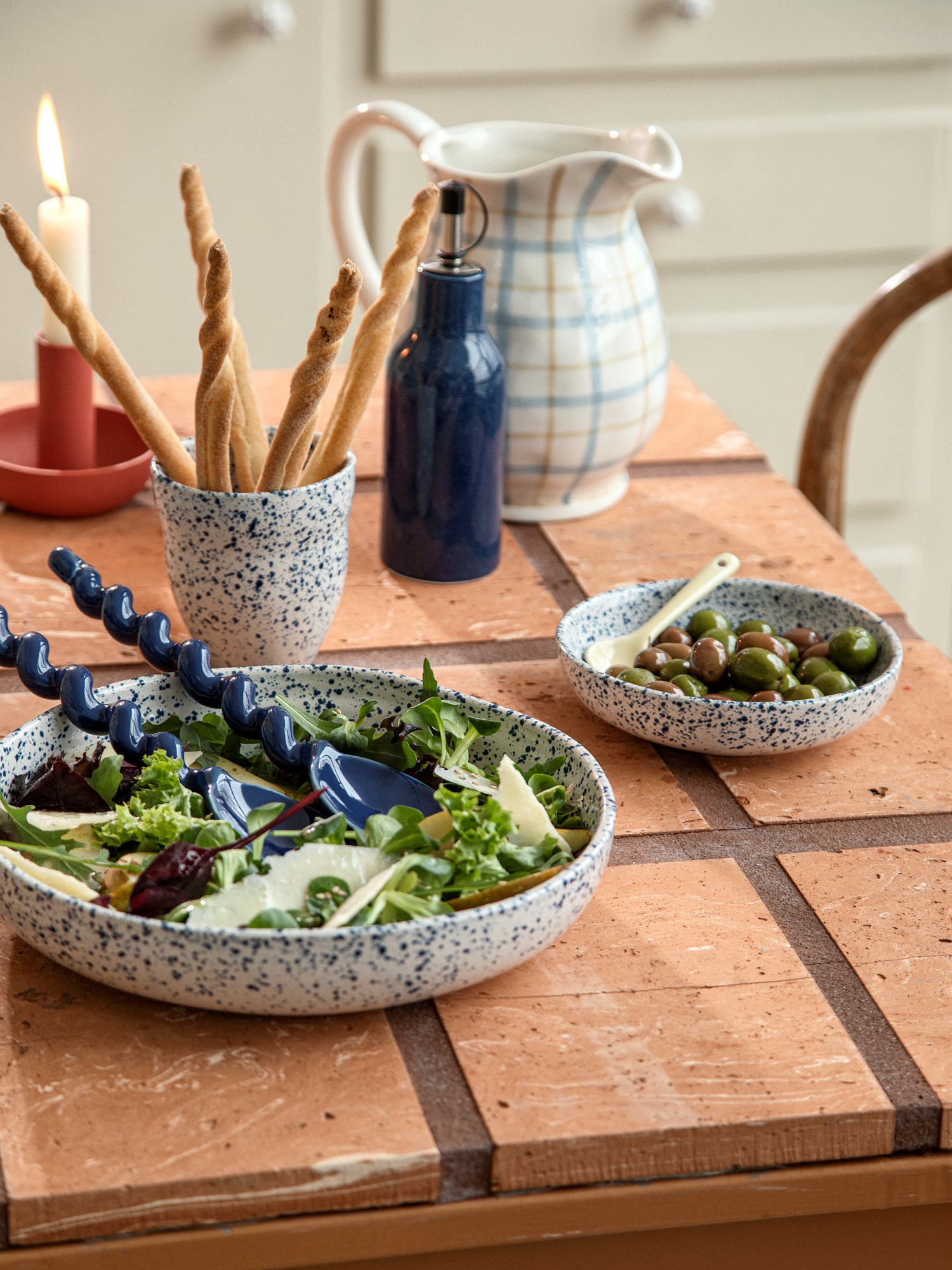 Salad bowl Stoneware. 22.5 x 4.5 cm.