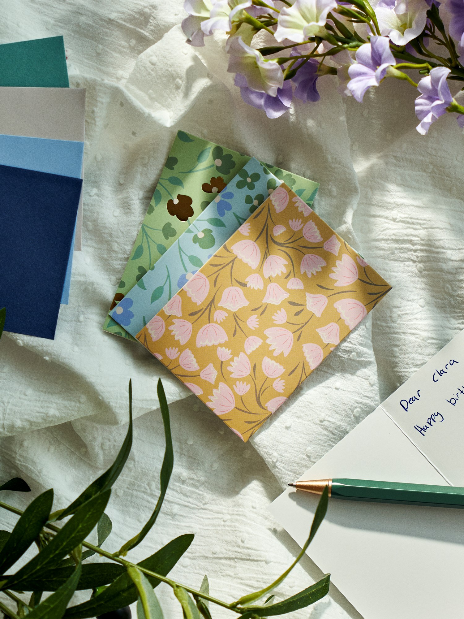 Cards with envelopes Paper. 8 x 11 cm. 4 pcs.