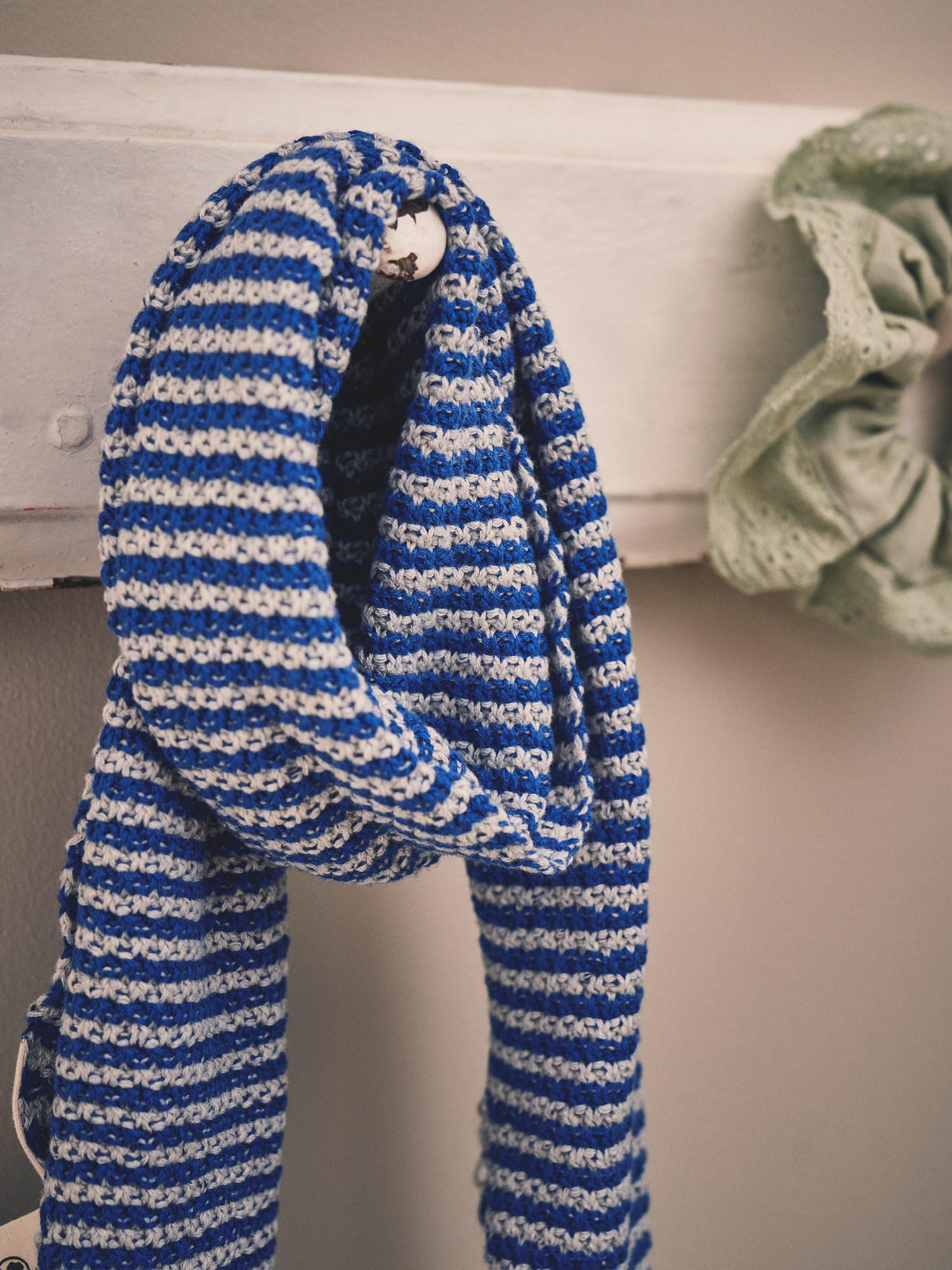 Knitted scarf Cotton.110 x 20 cm.