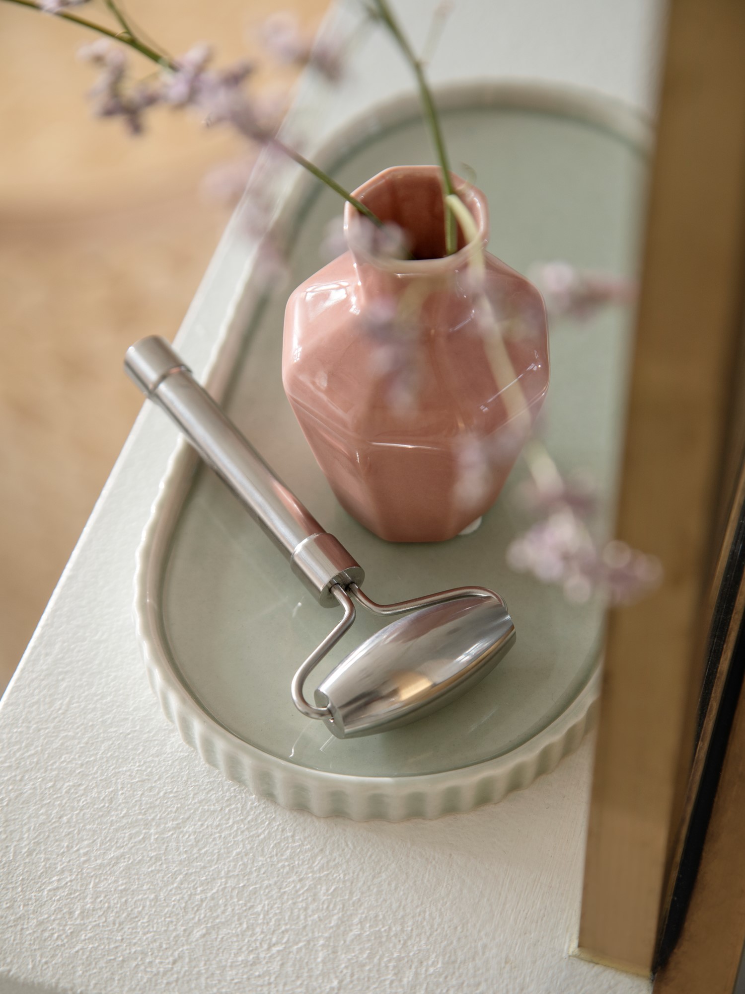 Face roller Steel. 13 x 6 x 2 cm.