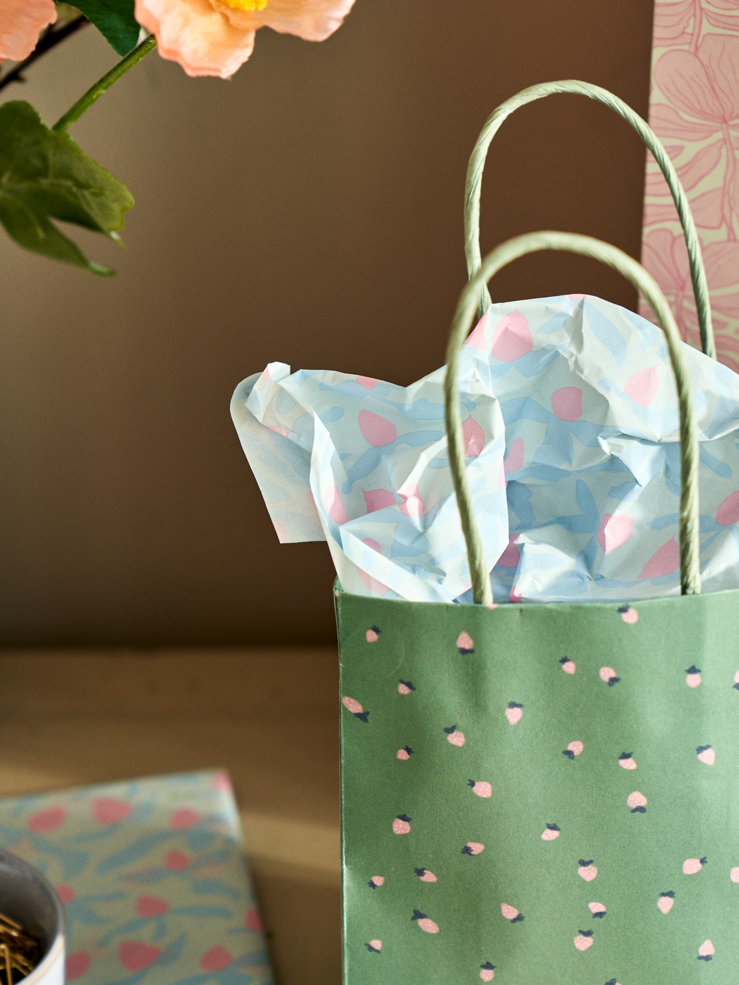 Tissue paper Paper. 50 x 60 cm. 4 sheets.