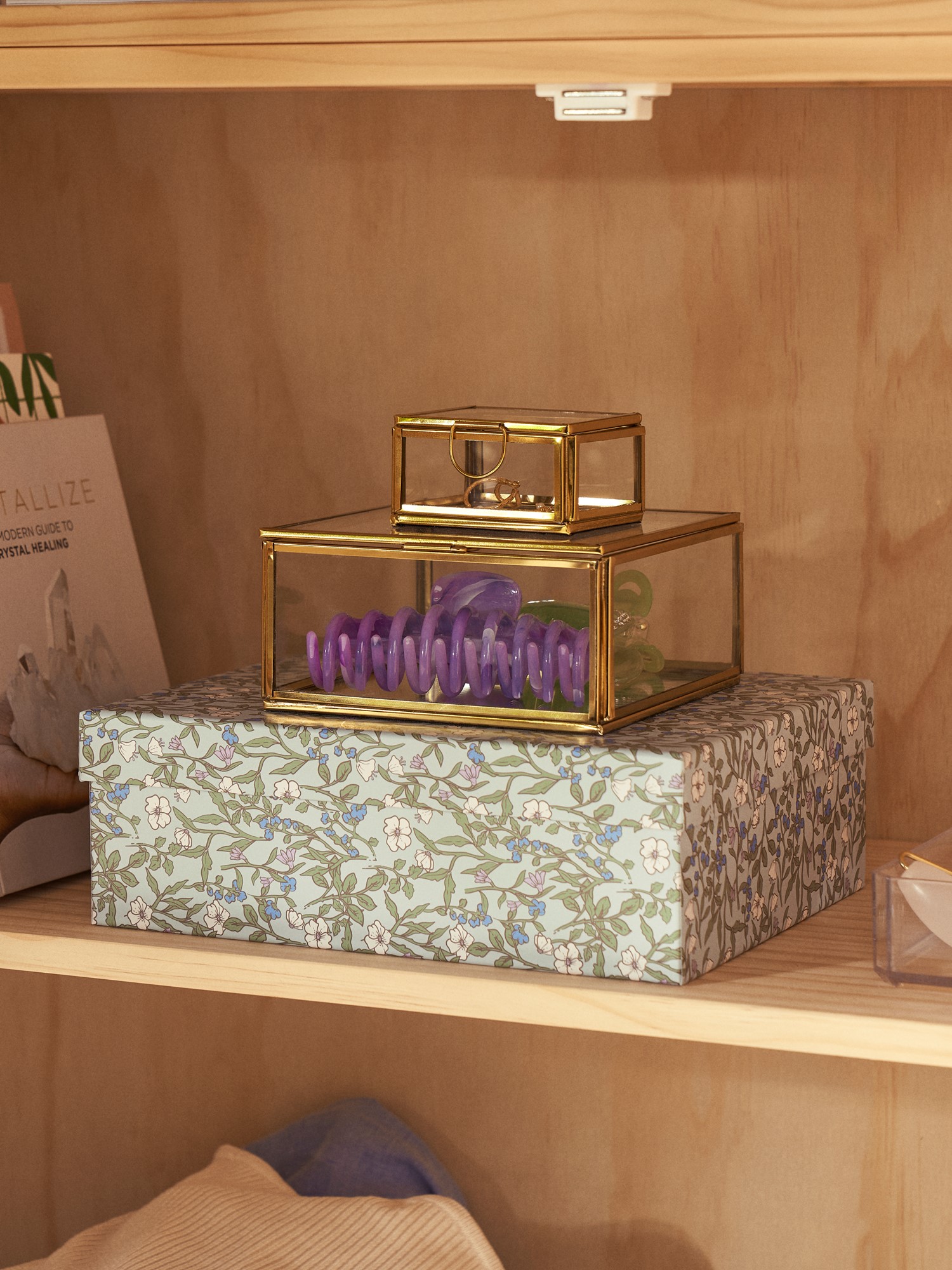 Jewellery box Glass/brass. 14.5 x 14.5 x 6.7 cm.