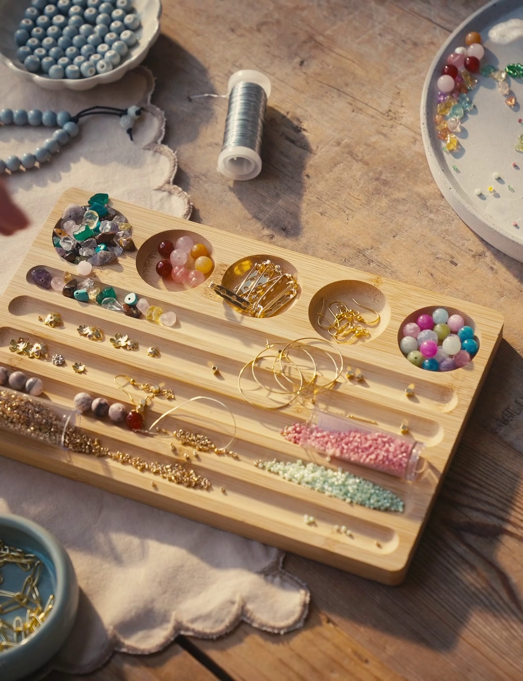 Bead board Bamboo. 23 x 15 x 1.5 cm.