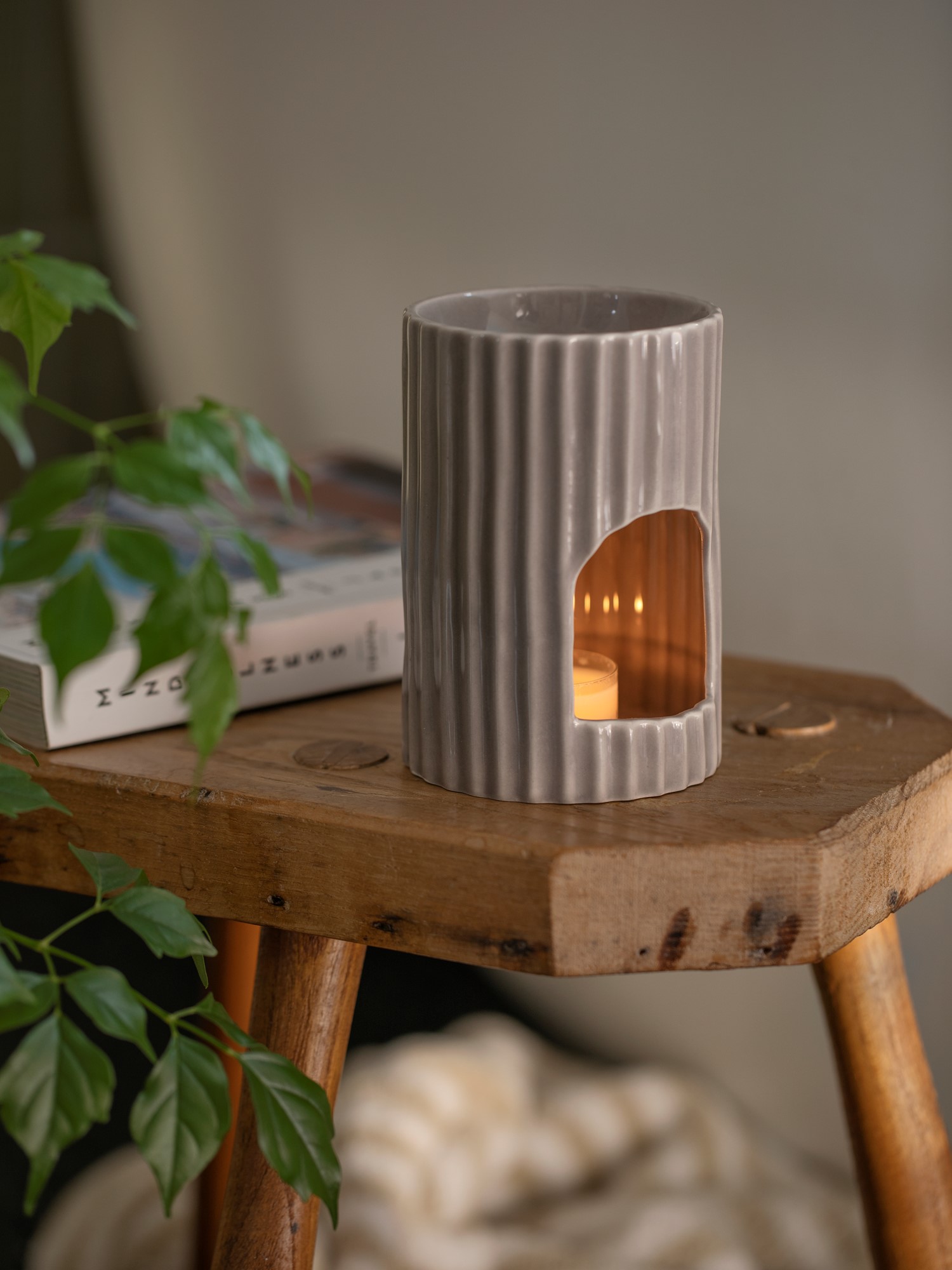 Aroma lamp Porcelain. Ø8 x 12 cm.