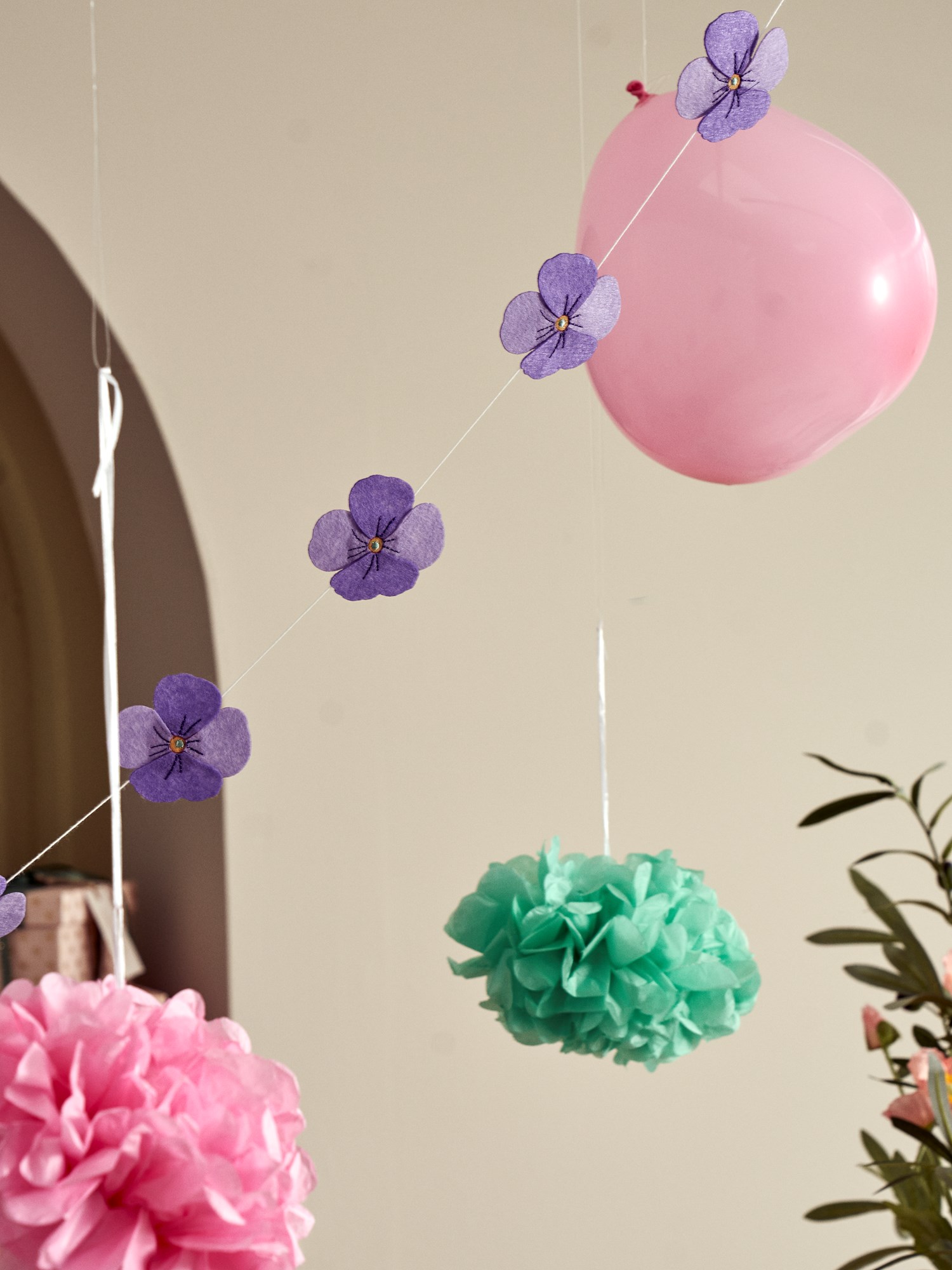 Flower garland Felt. 2 m.