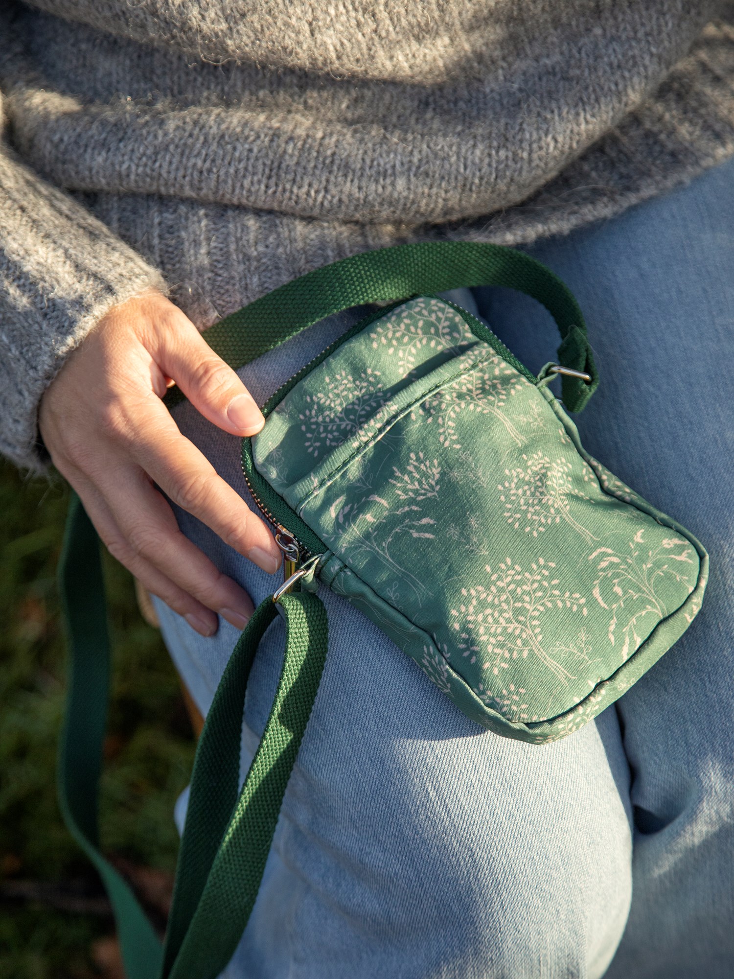 Crossbody bag 19 x 12 cm.