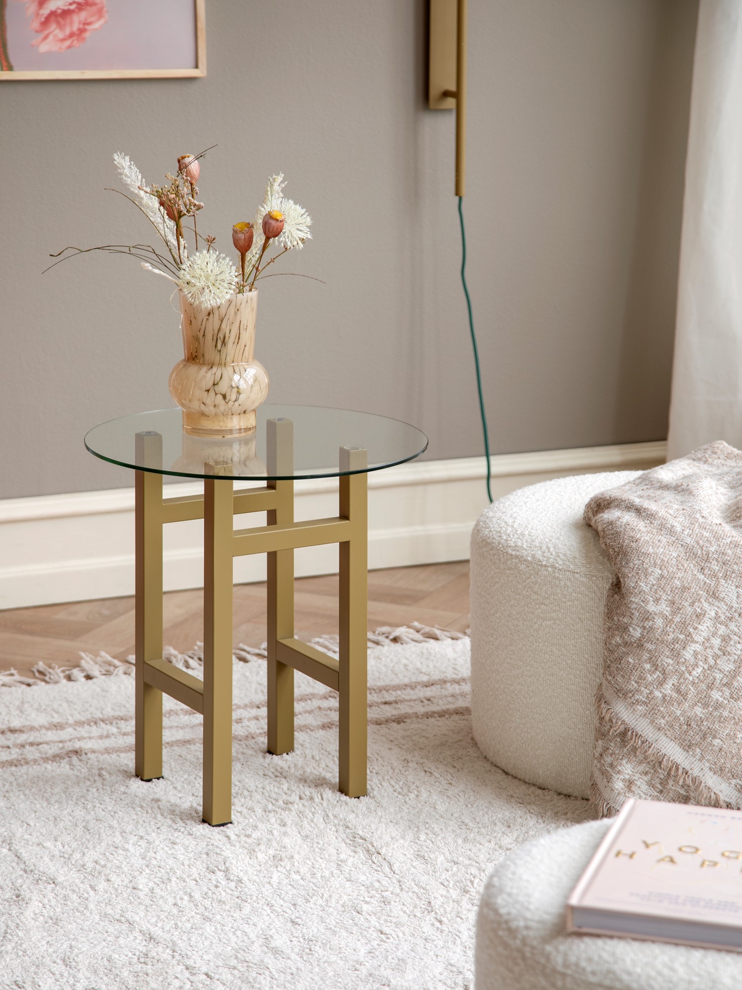 Side table Ash wood/glass/stainless steel. Ø40 x H44 cm.