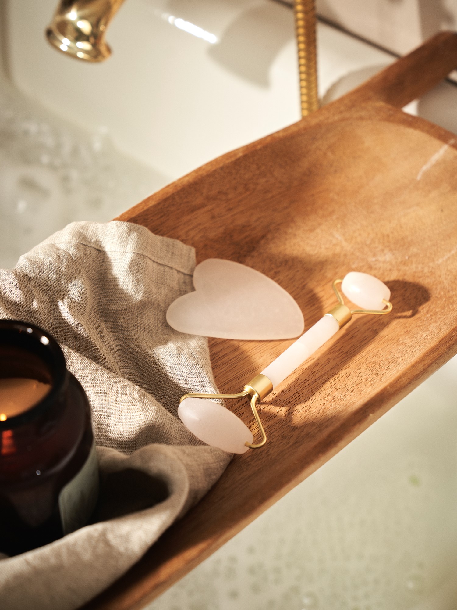 Face roller Nephrite jade stone. 14.5 x 5.6 x 2 cm.