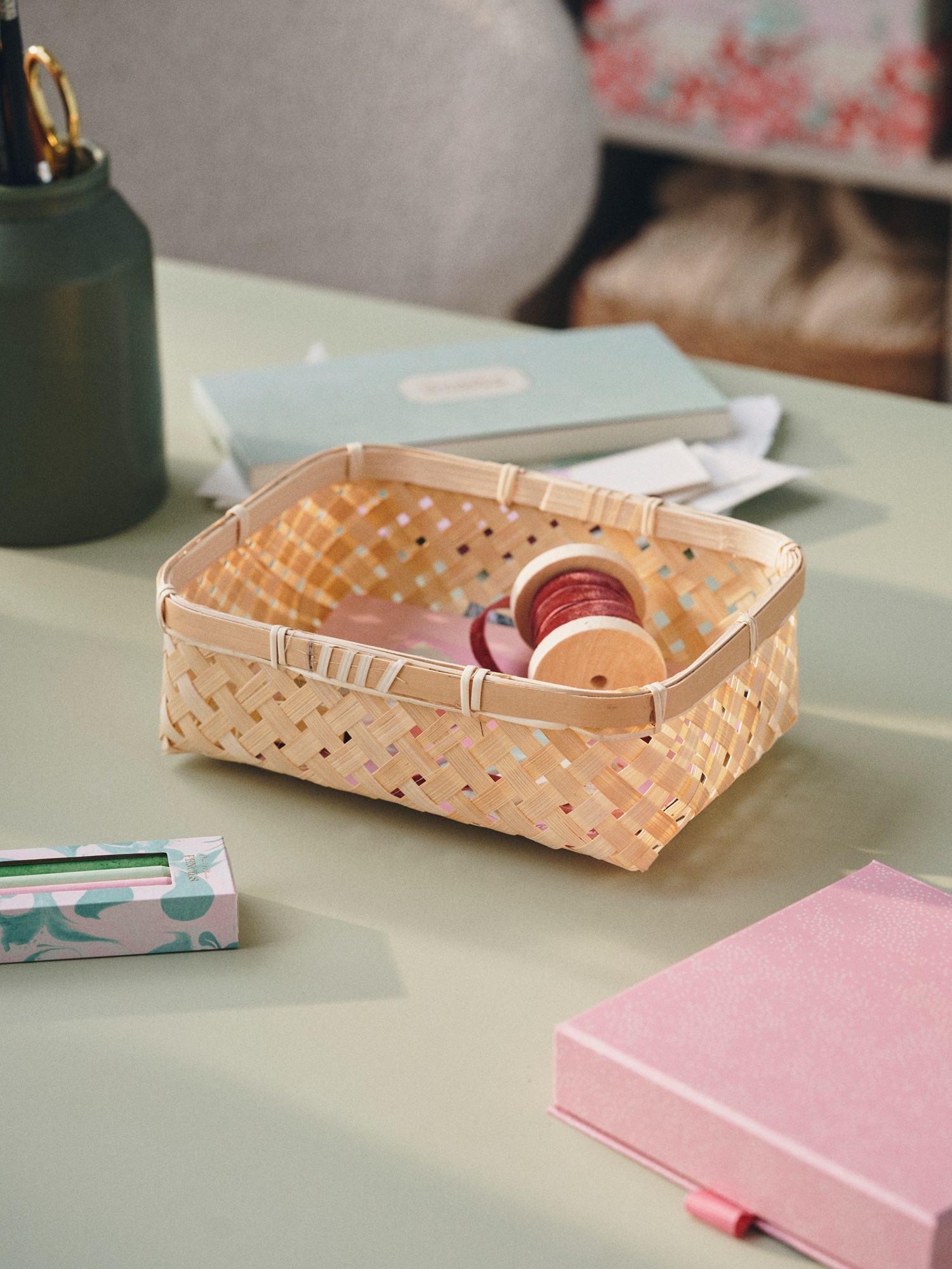 Basket Bamboo. 20.5 x 13 x 7 cm.