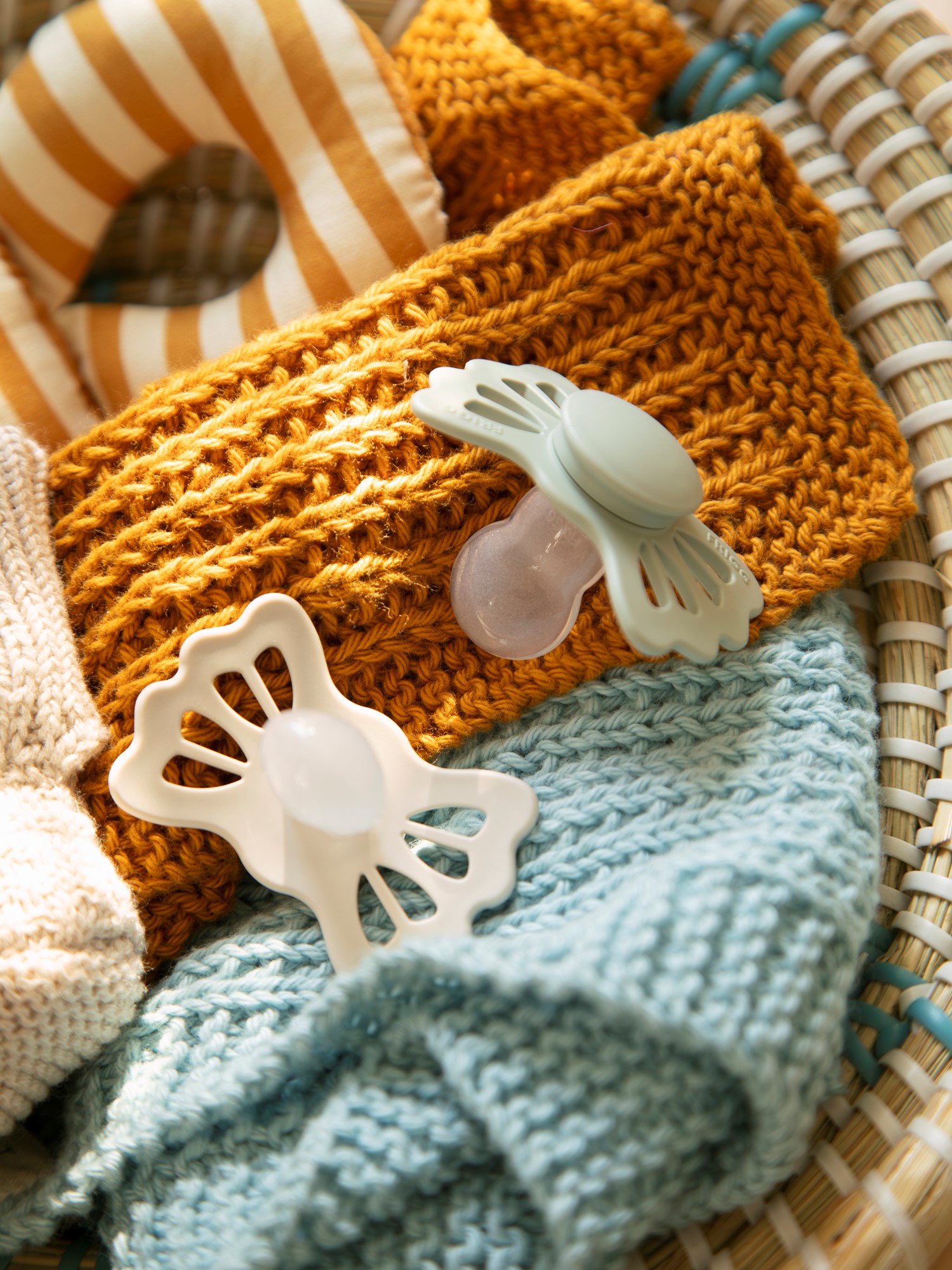 Symmetrical Silicone Pacifiers 2-pack Size 2 Lucky. 6-18 months.