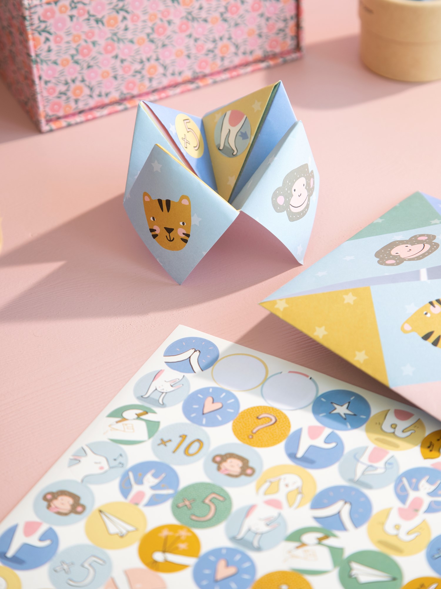 Origami chatterbox Paper.