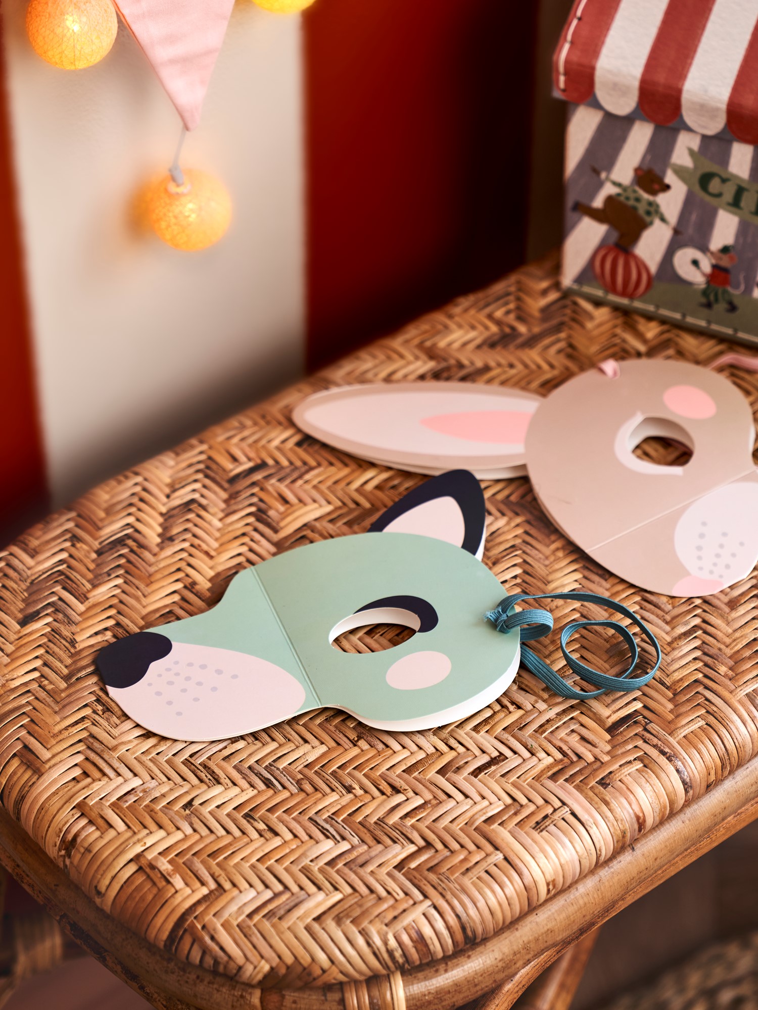 Dress-up mask puppy Paper/polyester.