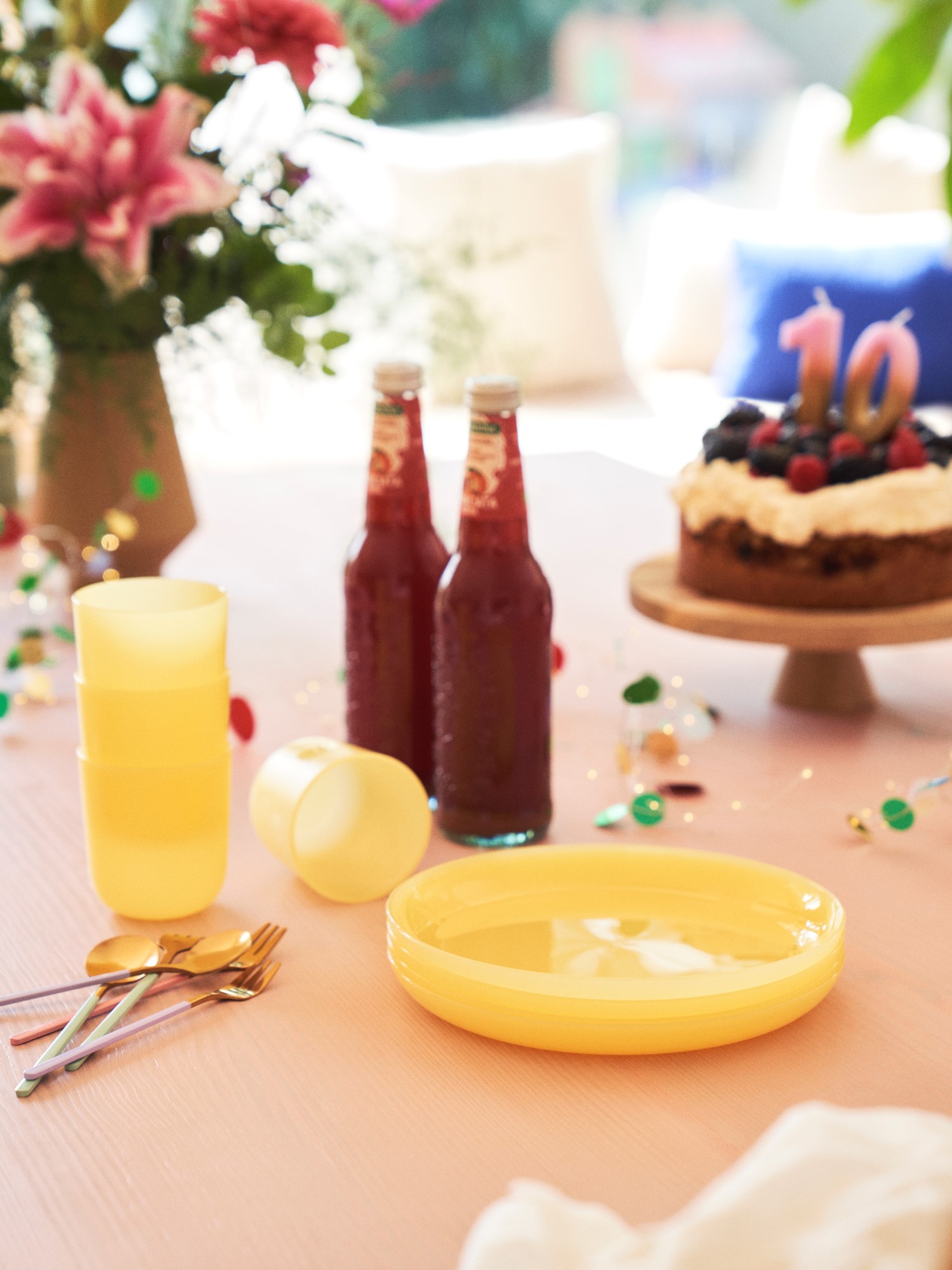 Reusable plastic plates for children 2 pcs.