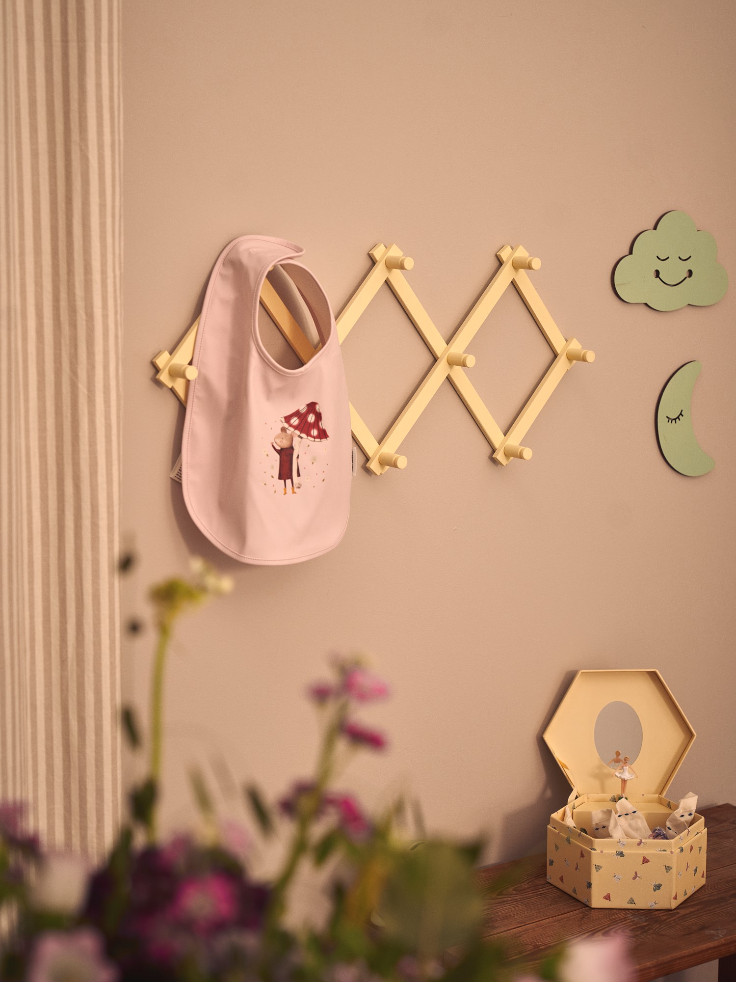 Expandable coat rack Pinewood. 60 x 26 cm.