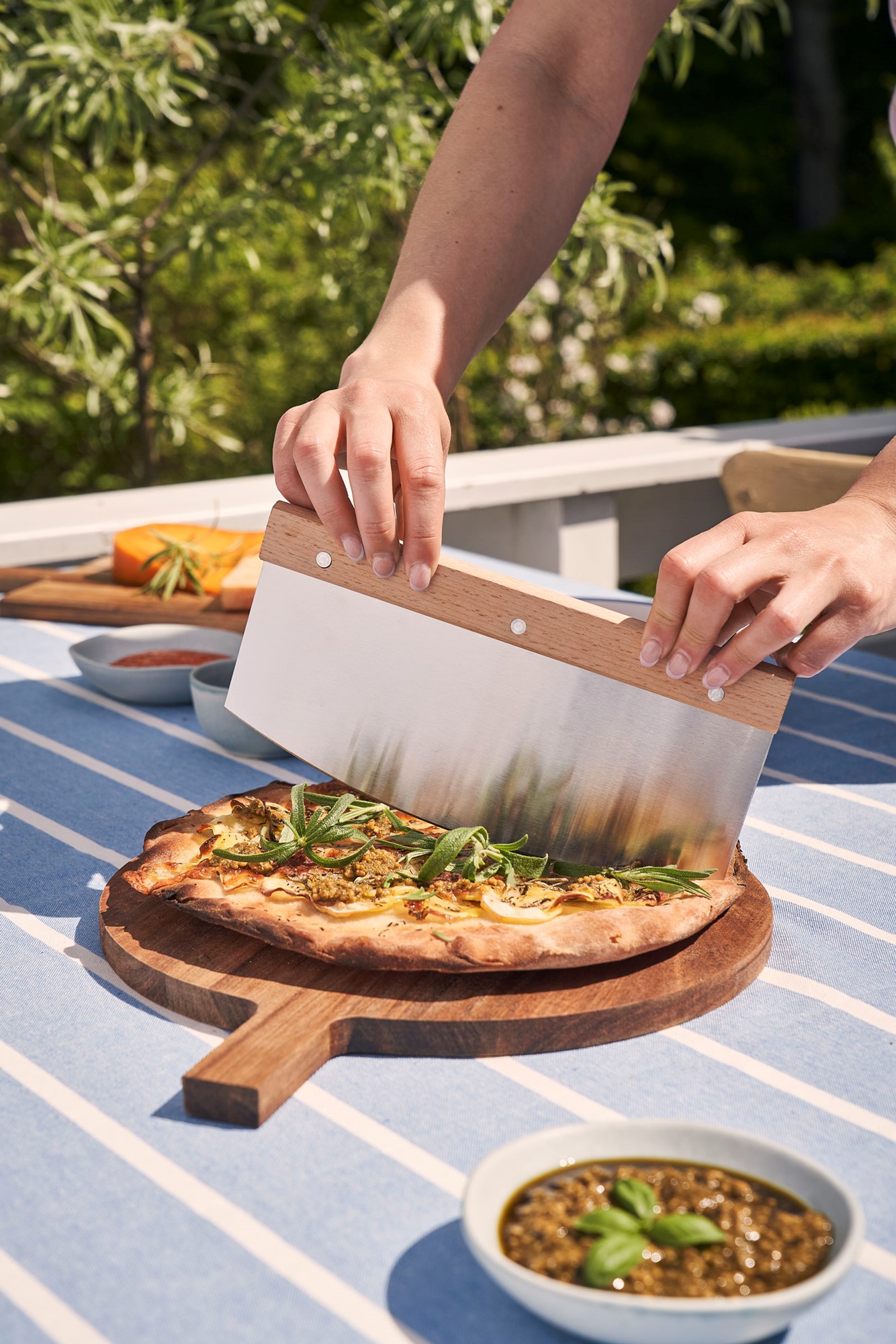 Pizza cutter rocker Beech wood/stainless steel. 24 cm.