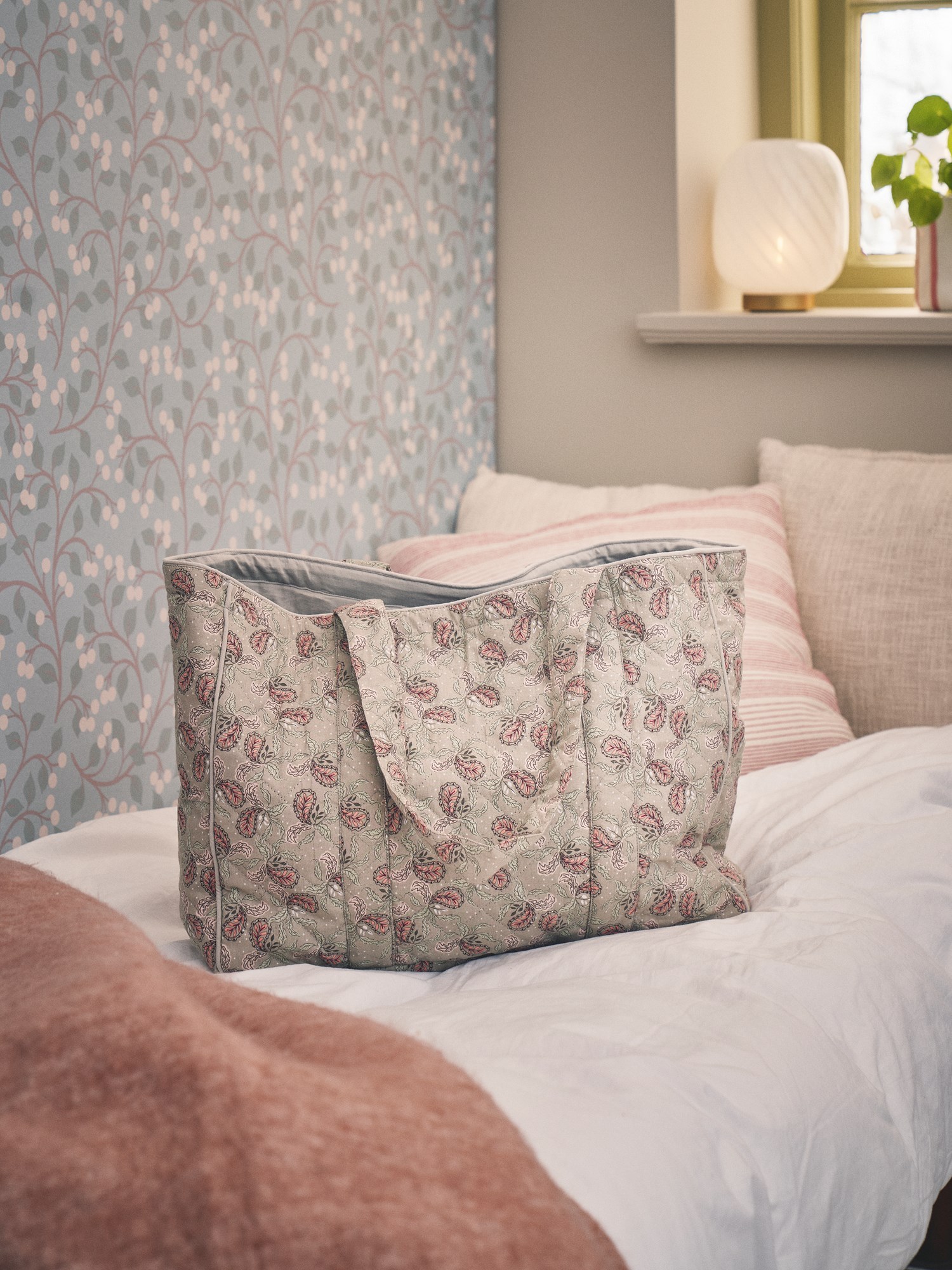 Shopping bag 44 x 15 x 35 cm.