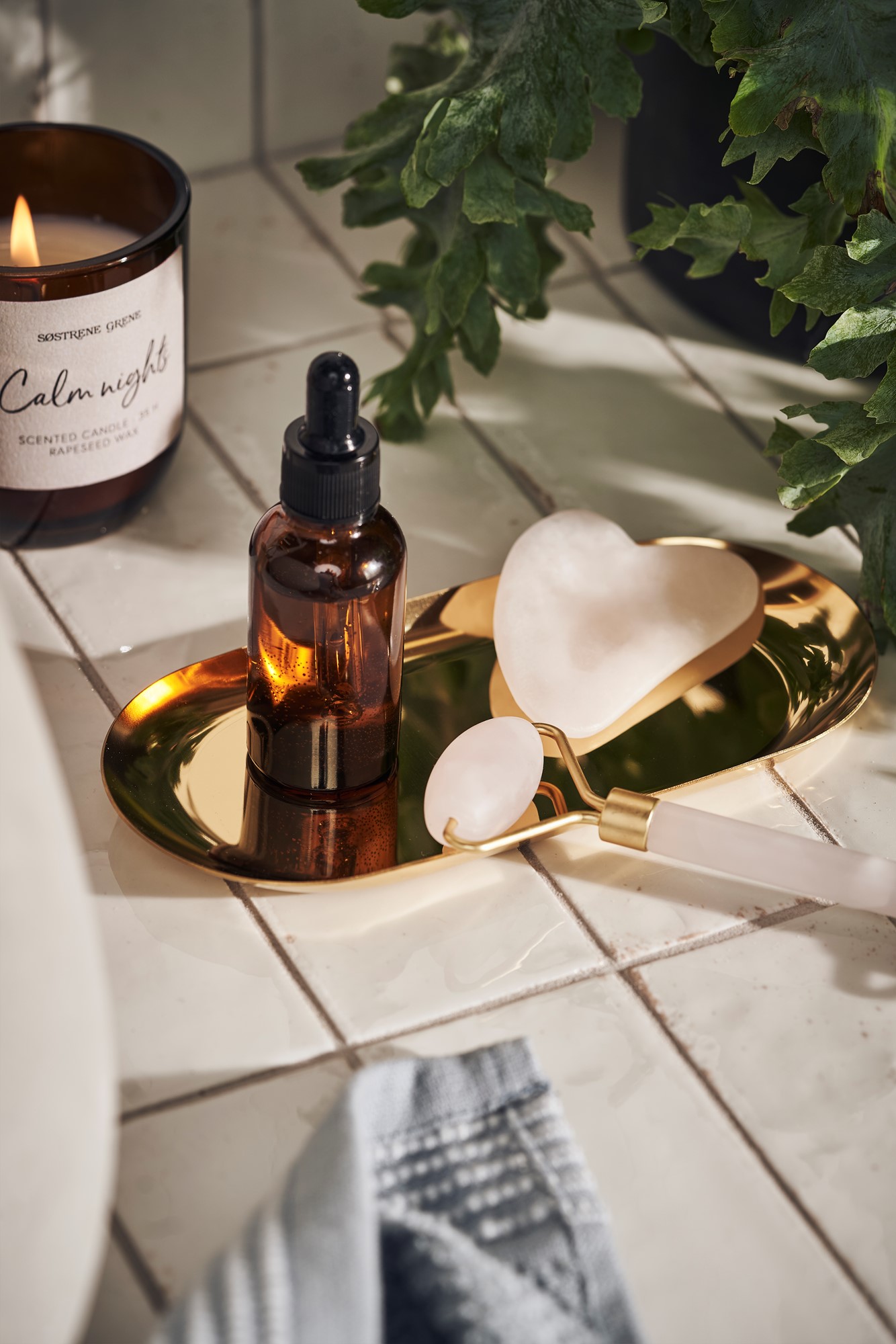 Gua sha stone Nephrite jade. 2 x 5.6 x 14.5 cm.