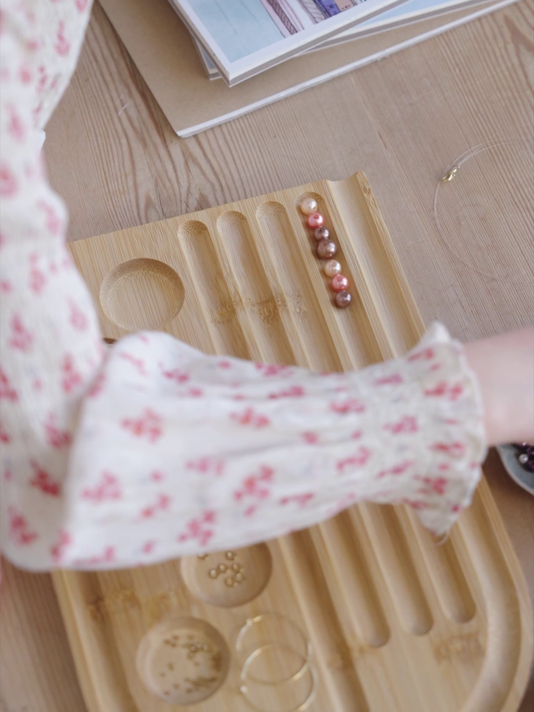 Bead board Bamboo. 29 x 19 x 1.3 cm.