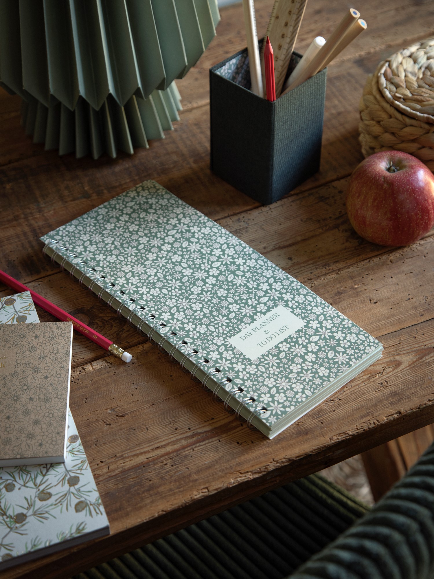 Planner 12 x 28 Paper. 12 x 28 cm. 120 pages.