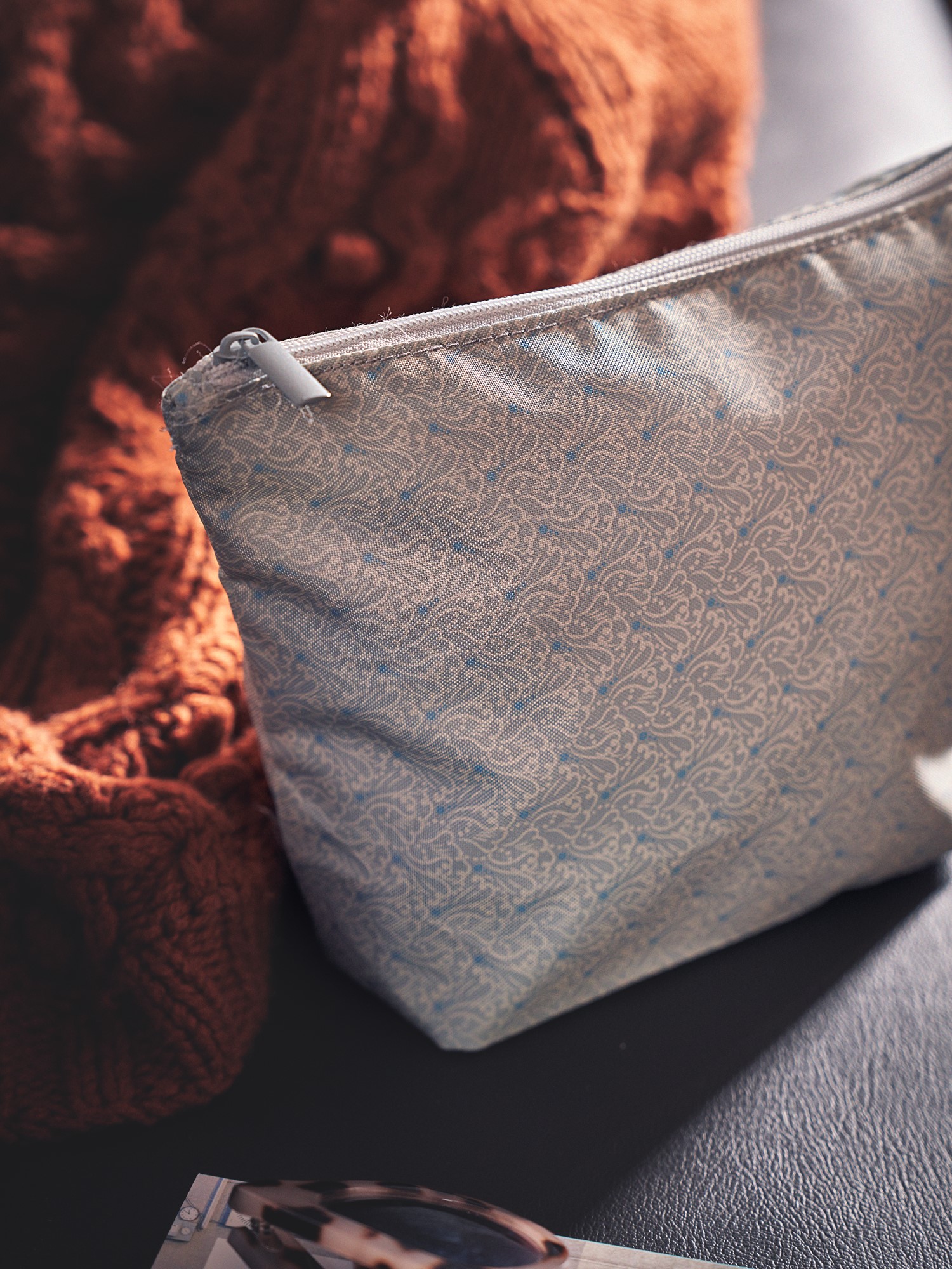 Pouch Nylon. 35.5 x 15 x 24.5 cm.