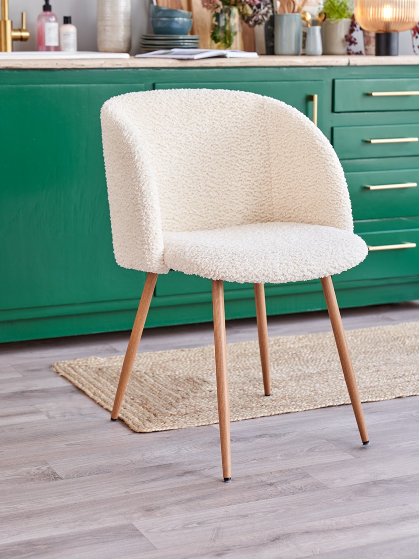 Chair with teddy fabric Polyester/polyurethane/steel. 54 x 47 x 81 cm.