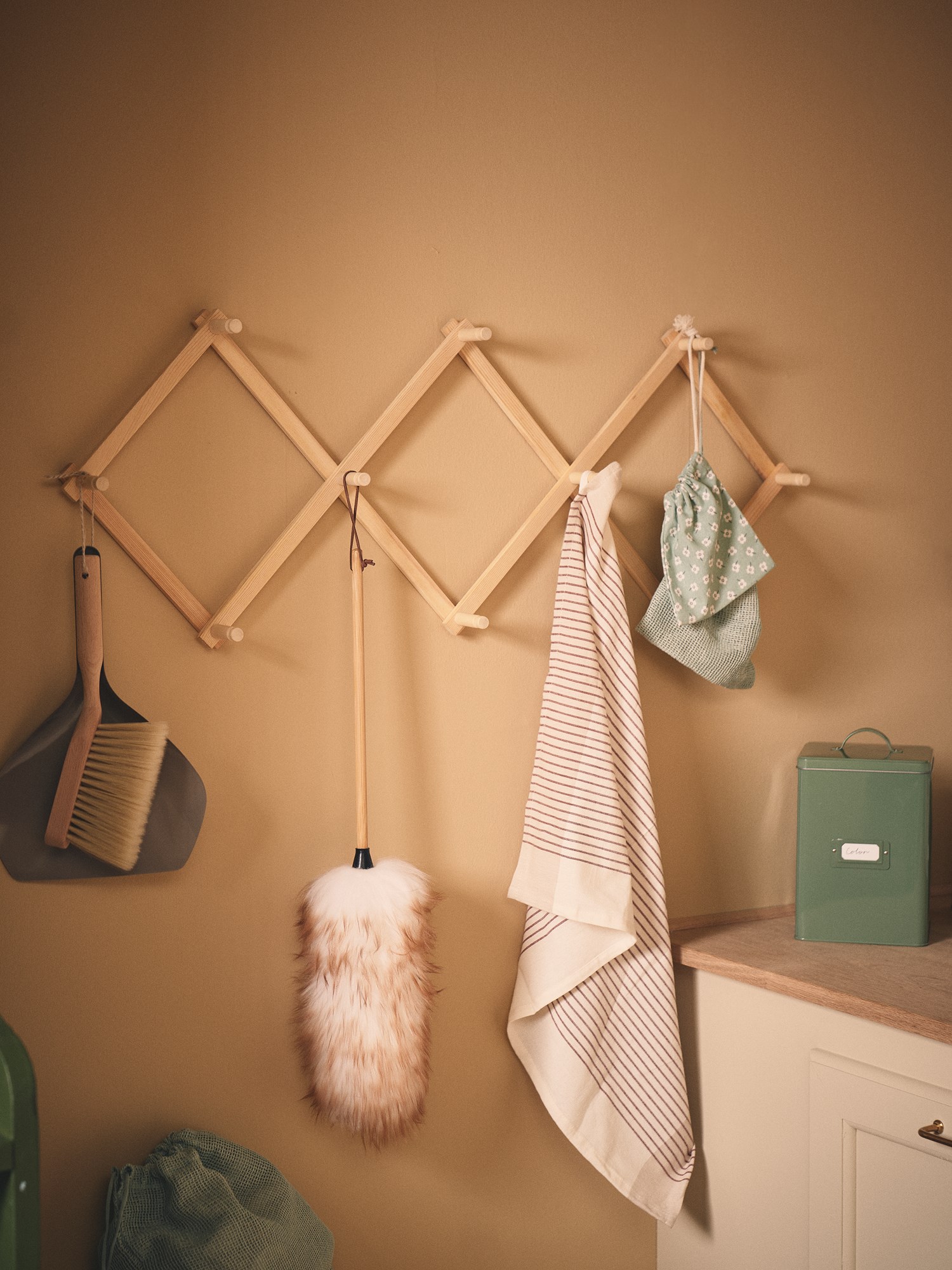 Expandable coat rack Pinewood. 95 x 35 cm.